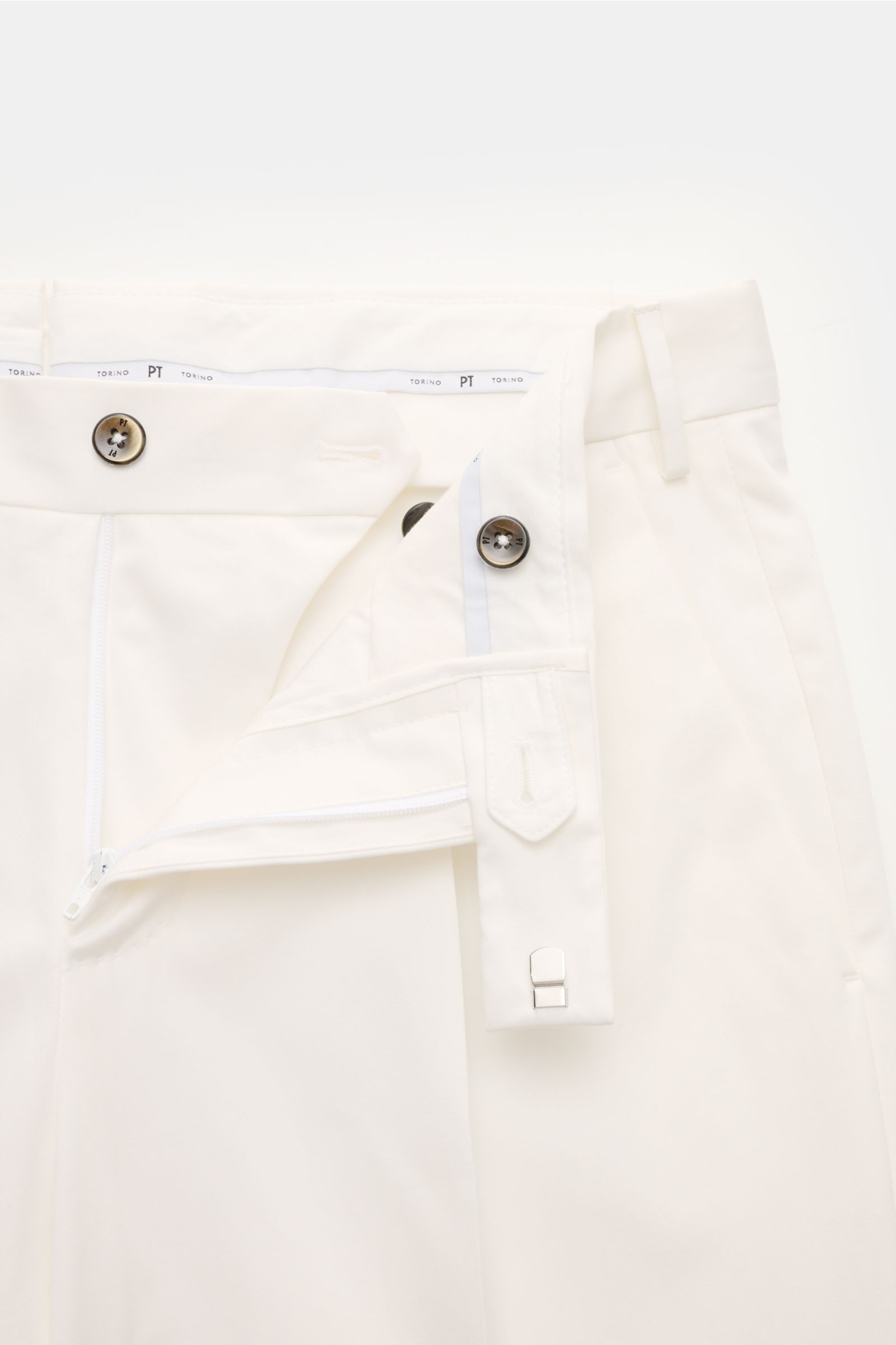 Close-up front view of PT Torino Chino 'Master Fit' offwhite pants with open zipper, button and hook closure, made of robust cotton twill with elastic quality, soft touch, tapered fit, regular thigh width, ankle length, single pleat, French pockets, and b