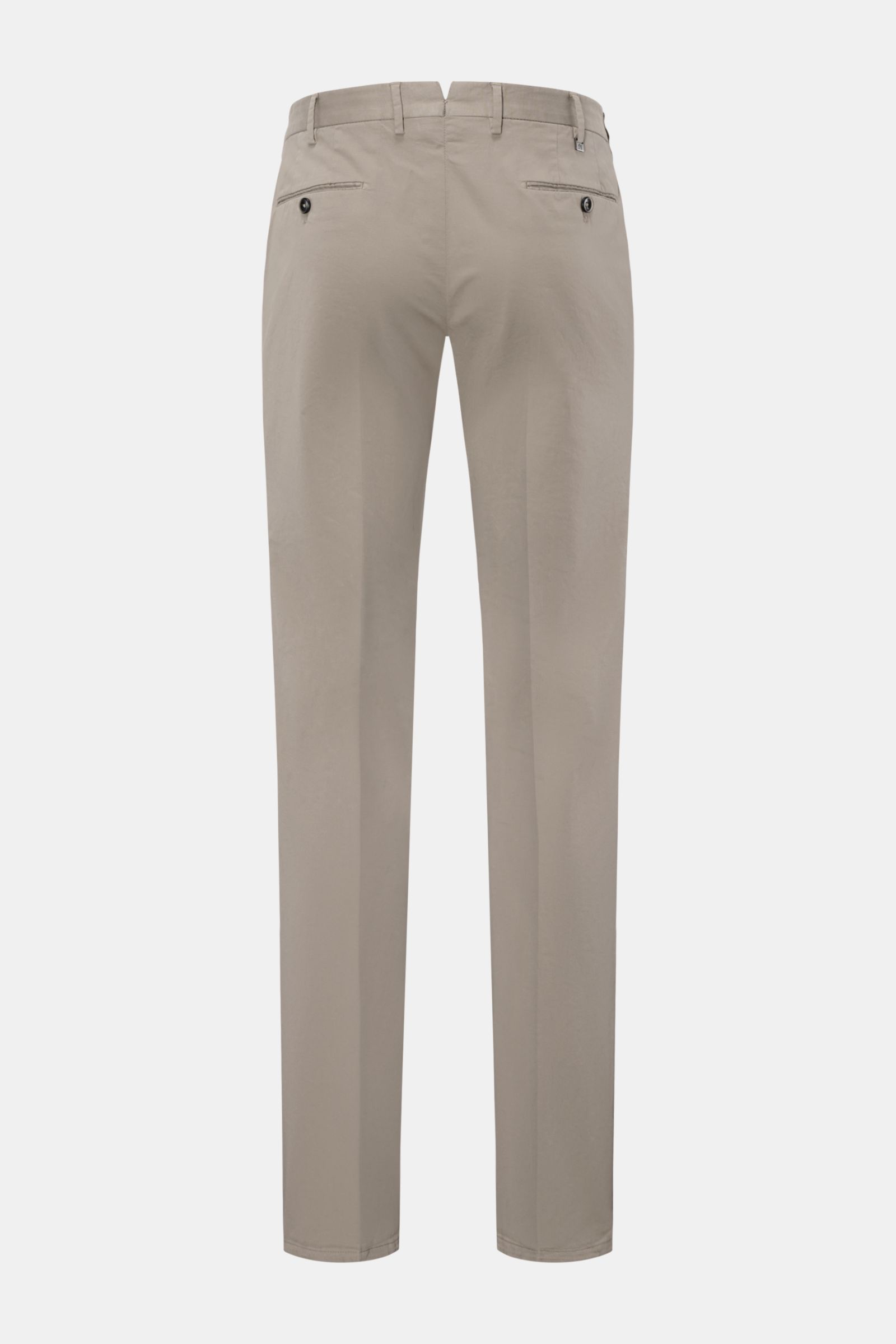 PT Torino Chino 'Slim Fit' taupe aus Baumwolltwill mit leichtem Stretch, schmal zulaufend, Rückansicht mit paspelierten Taschen und Knöpfen.