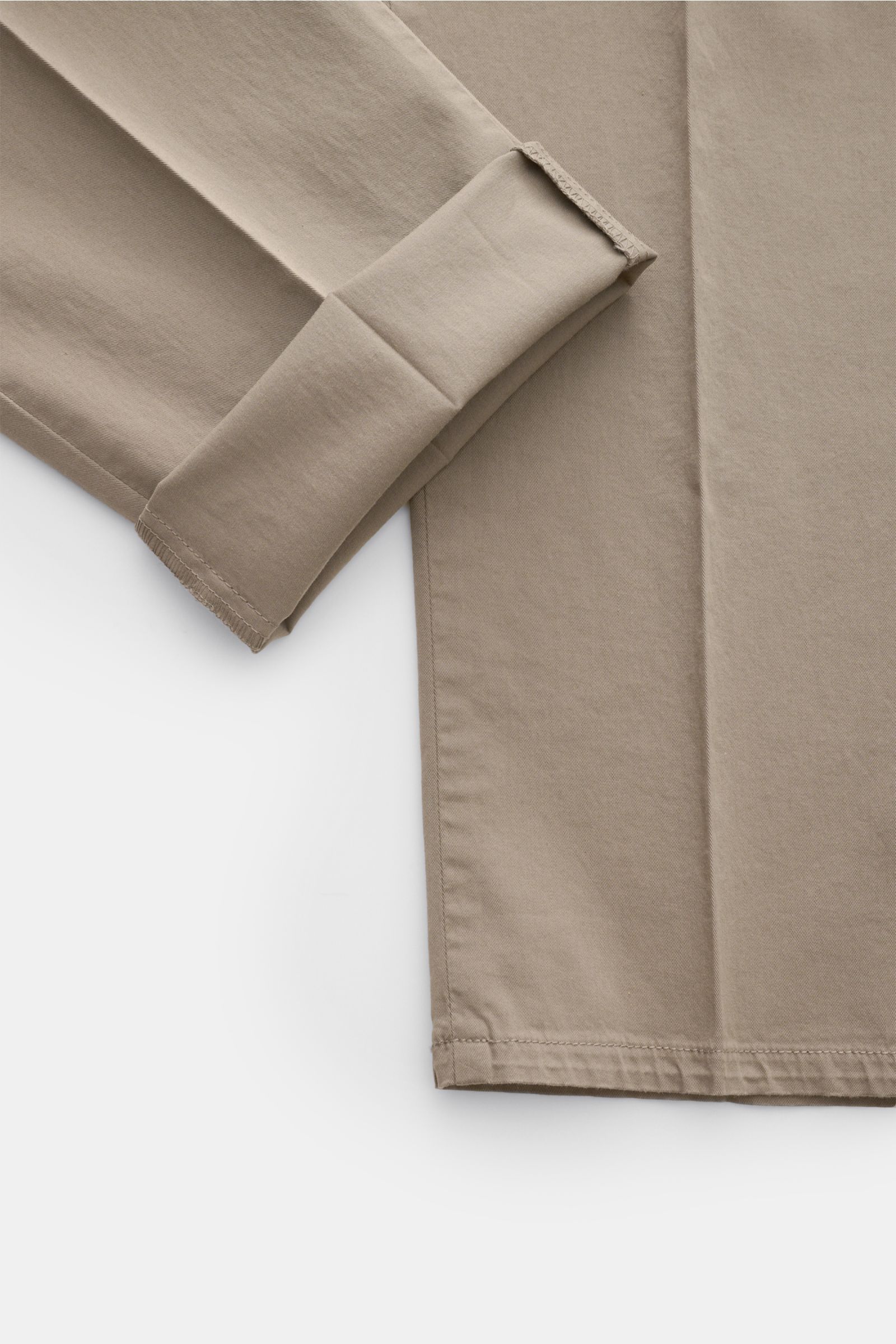 Close-up top-down view of PT Torino Chinos 'Union Fit' grey-brown cotton twill fabric with slight stretch, showing hem and cuff details.

Description: For these chinos, PT TORINO has chosen classic cotton twill in fine fabric enhanced with slight stret