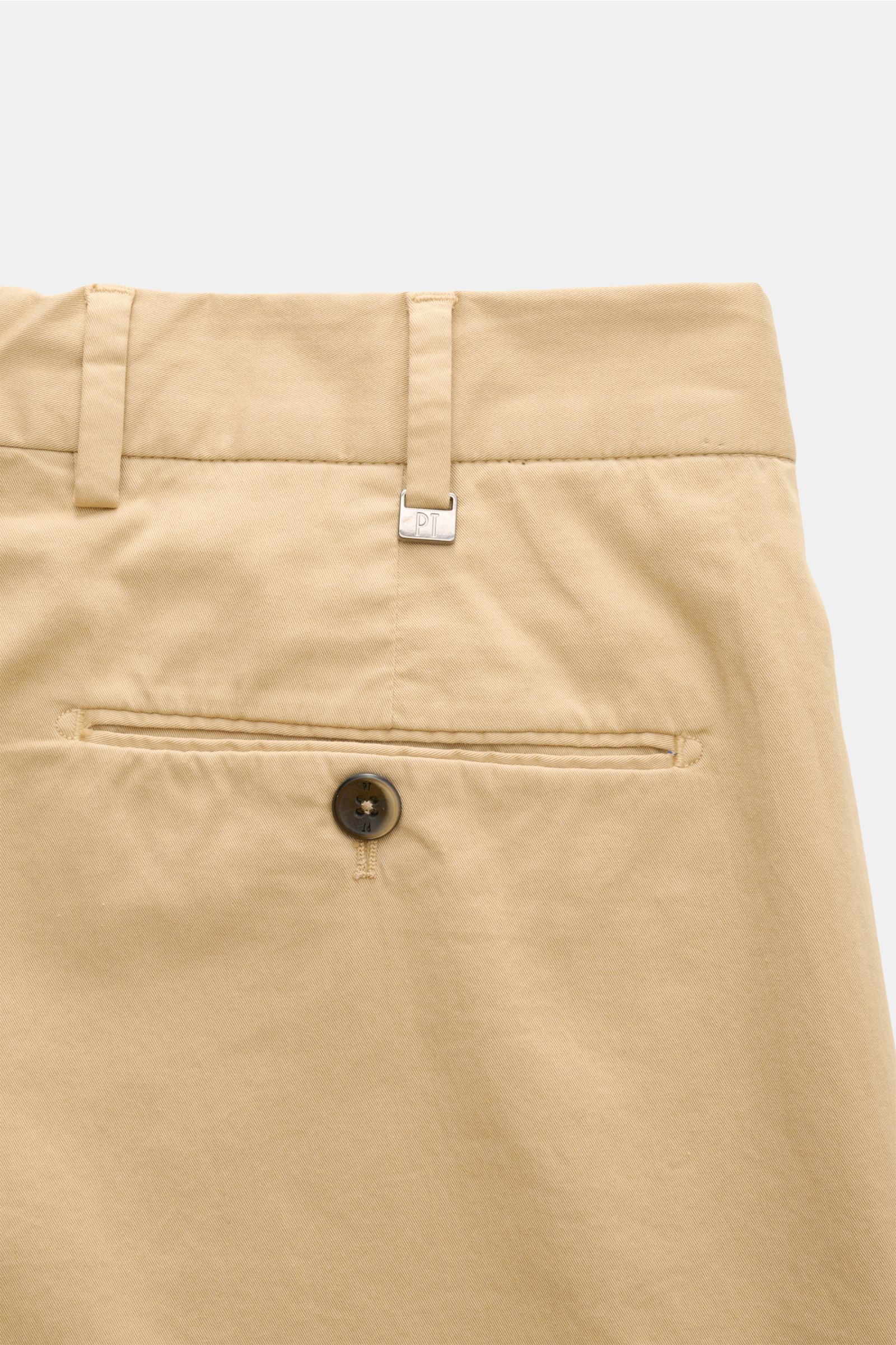 Close-up rear view of PT Torino Chinos 'Union Fit' beige showcasing cotton twill fabric, single jetted back pocket with button, belt loops, and metal PT logo detail.

Description: For these chinos, PT TORINO has chosen classic cotton twill in fine fabr
