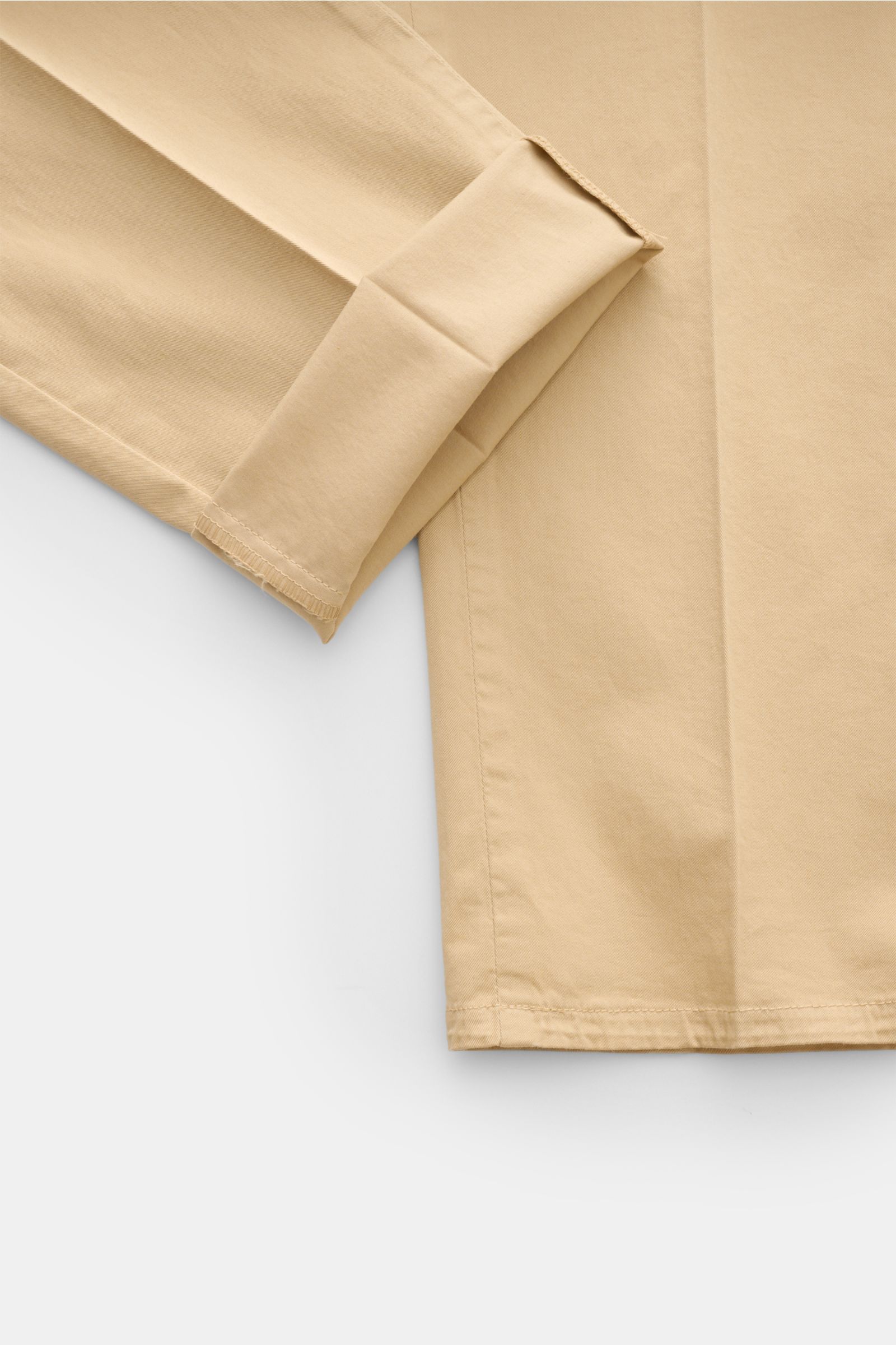 Close-up front view of PT Torino Chinos 'Union Fit' beige cotton twill fabric with slight stretch, showing pleated tapered leg and cuff.

Description: For these chinos, PT TORINO has chosen classic cotton twill in fine fabric enhanced with slight stret