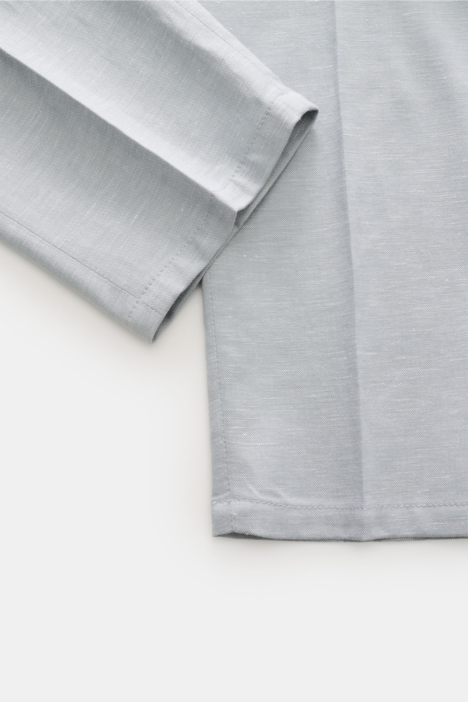 Circolo 1901 Jogpants 'Flamed Effect' rauchblau, Detailaufnahme von unten, Baumwoll-Leinen-Mix, Regular Fit, Tunnelzug mit Logo-Print.