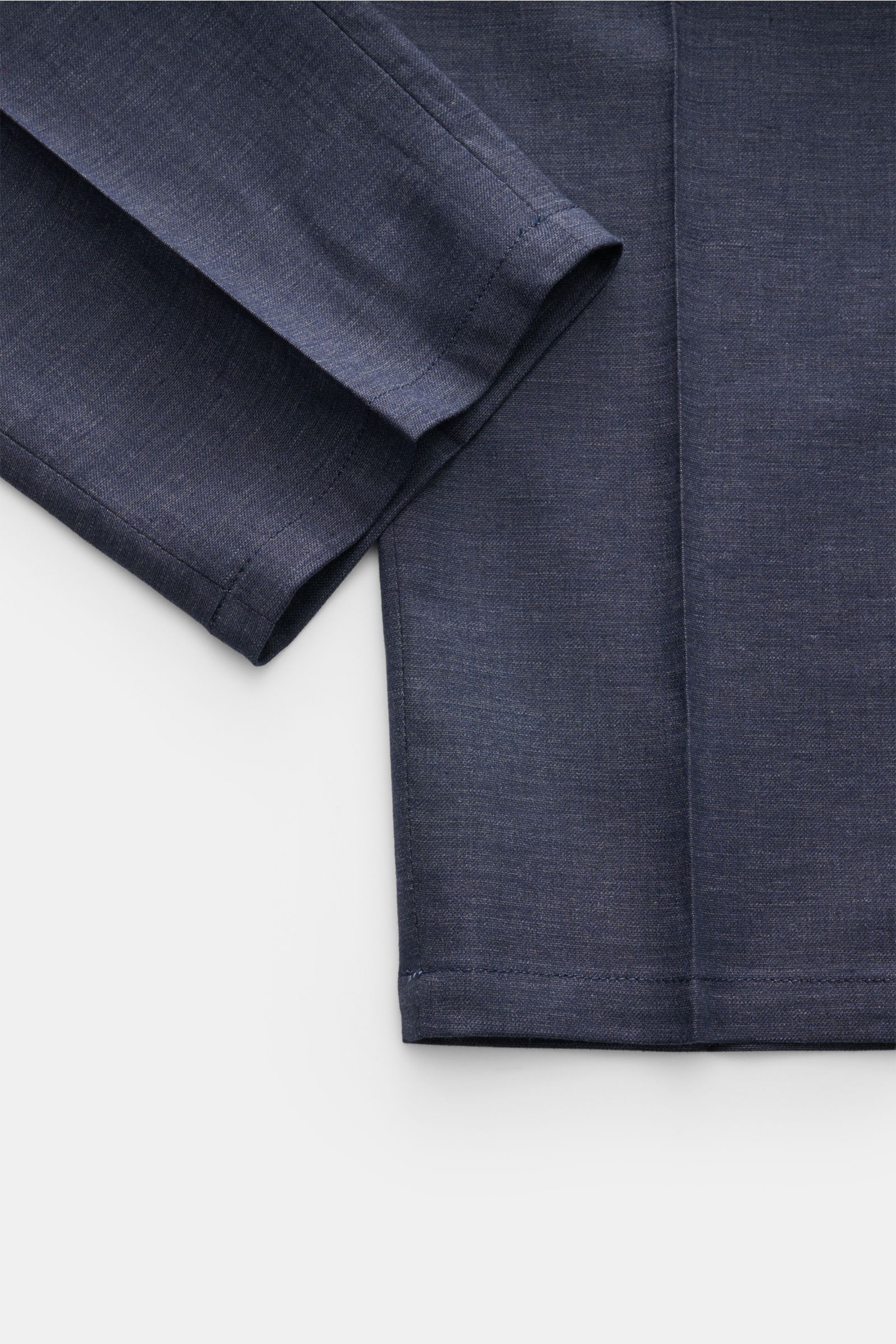 Close-up view of the hem and lower leg of Circolo 1901 Jogger pants 'Flamed Effect' navy mottled, showing fine stitching and fabric texture.

Casual sophistication refined: With their lightweight cotton fabric, these jogger pants by CIRCOLO 1901 are a 