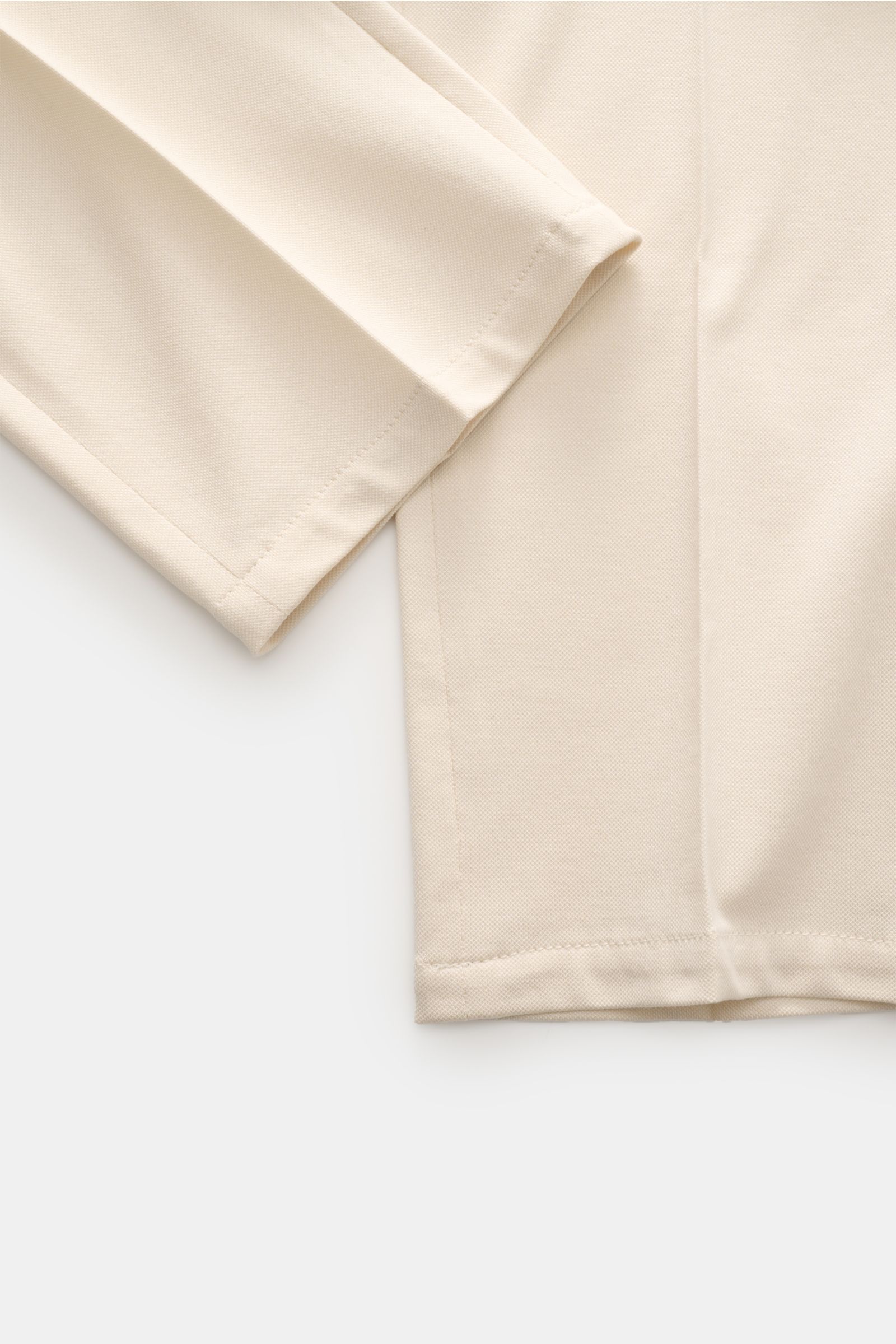Circolo 1901 Jersey-Jogpants 'Premium Piquet' creme aus elastischem Piqué-Jersey, Detailaufnahme von Saum und Bein in leichter Qualität.