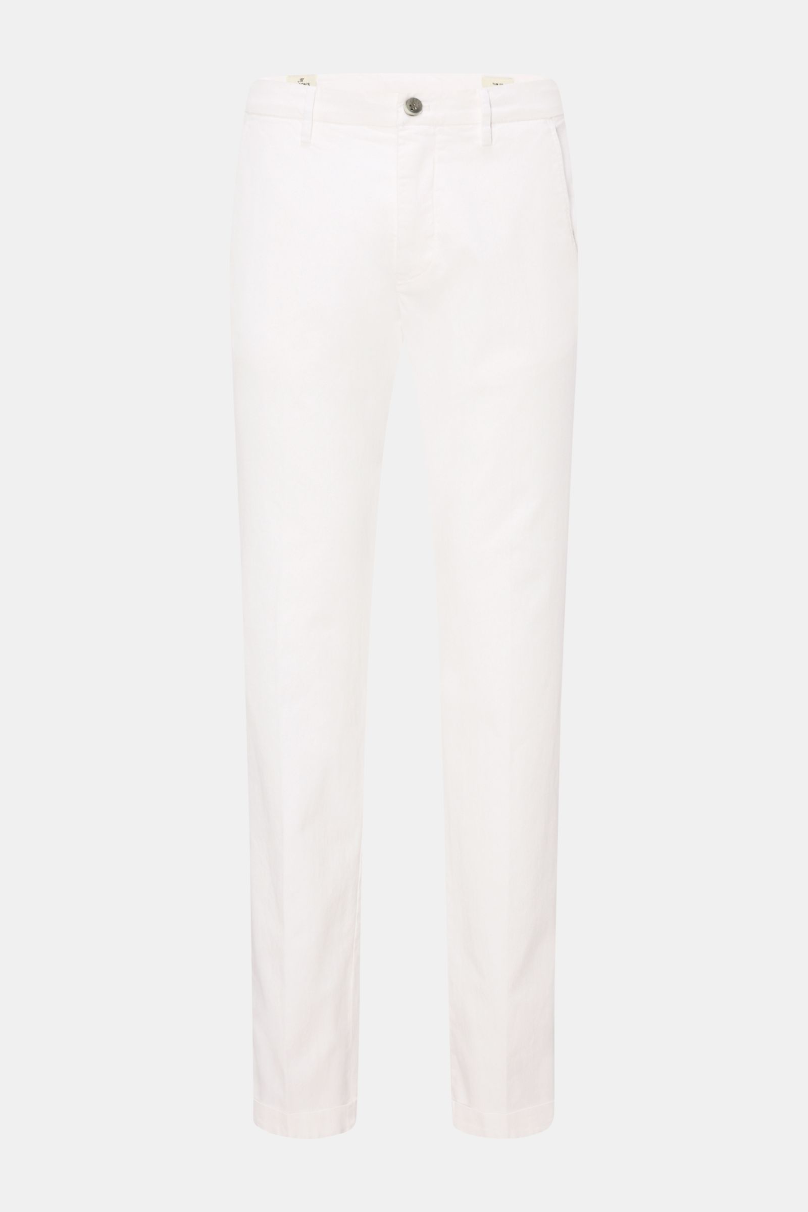 Mason's Chinos 'Torino Style' off-white shown from the front, classic slim-fit chinos made of soft, slightly elastic twill blend of cotton and lyocell, garment-dyed with low waist, tapered cut, zip fly with waist button, French pockets, and jetted back po