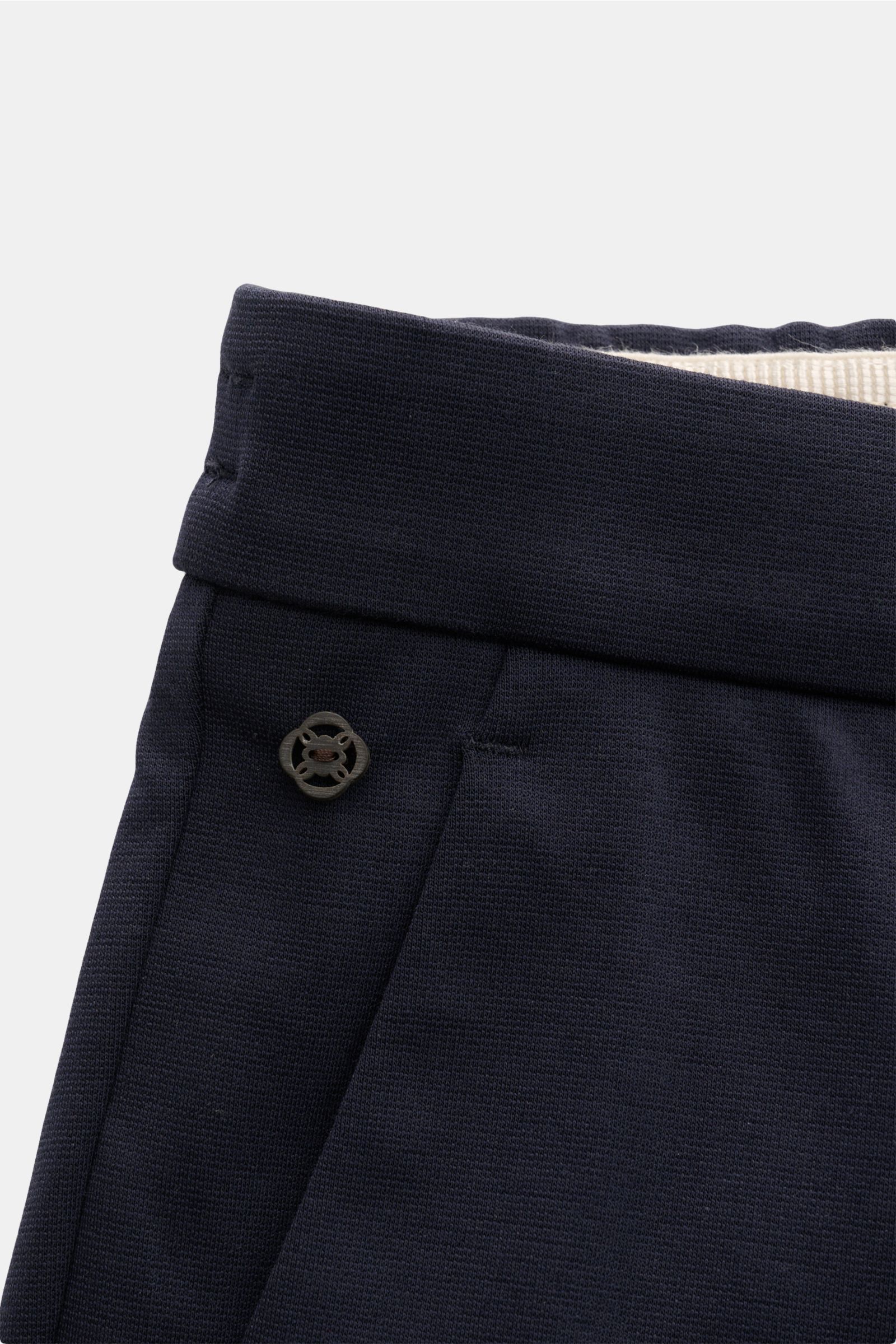 GTA Hose 'Davide' navy, Detailaufnahme Bund mit kleinem Logo, Jersey-Baumwoll-Mix, elastisch, Regular Fit, knöchellang, Reißverschluss, Bundknopf.
