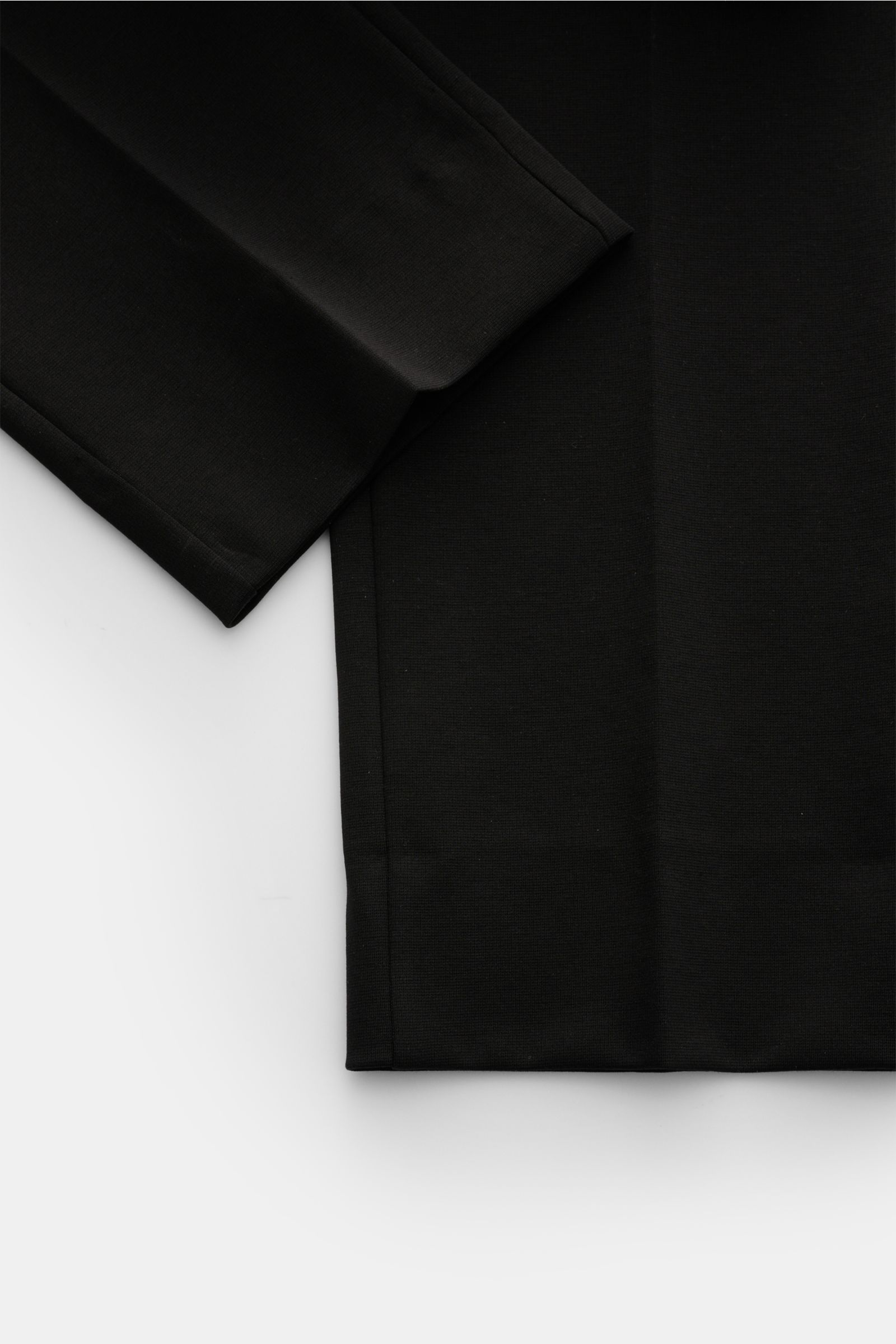 Schwarze GTA Hose 'Davide' aus Baumwoll-Jersey, schmal zulaufend, knöchellang, Regular Fit, von oben fotografiert, mit elastischem Bund und Taschen.