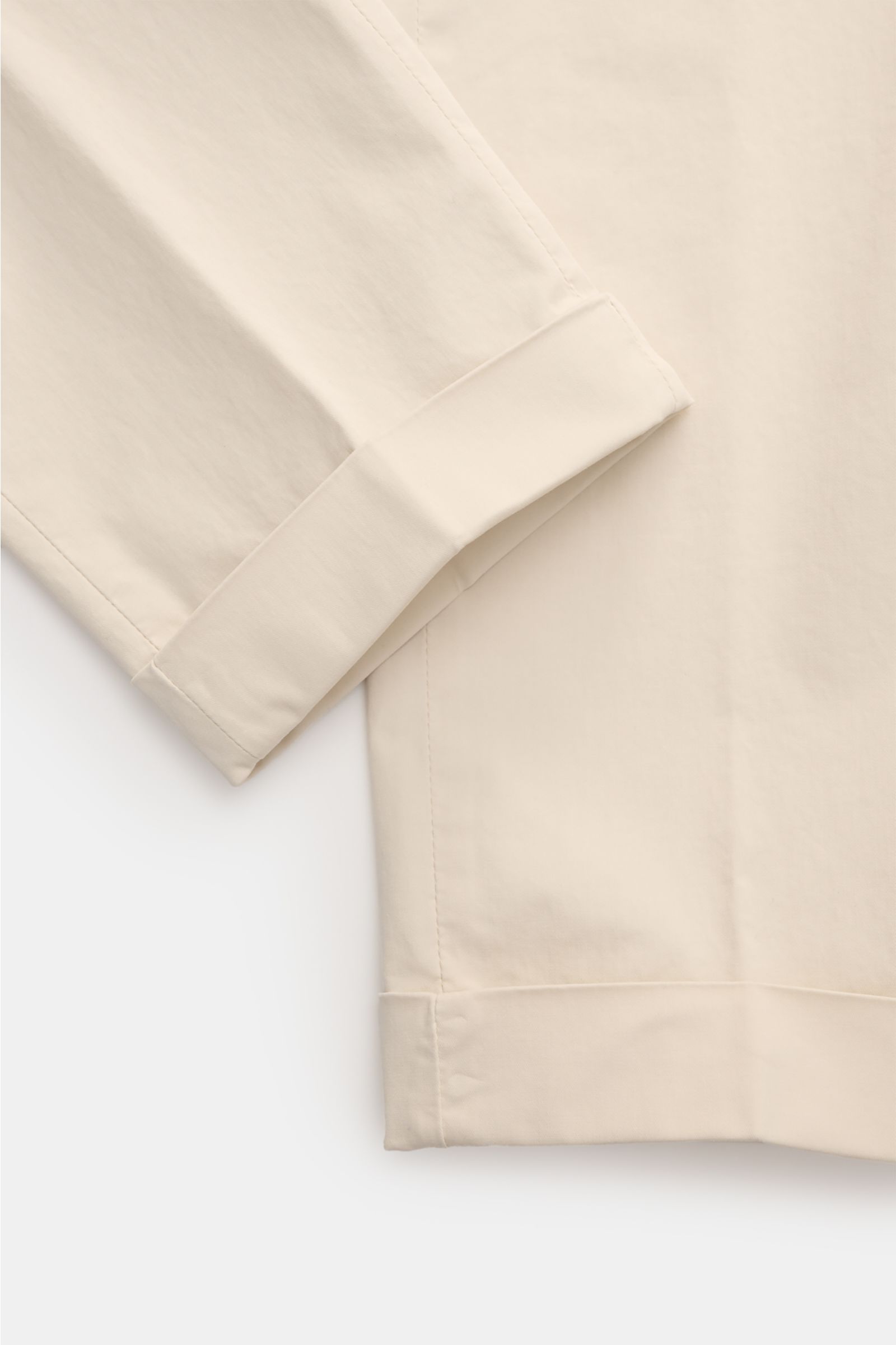 Close-up front view of Briglia 1949 Chinos sand showing cuff and fabric texture in soft, elasticated cotton.

Summery ease meets timeless aesthetic: These chinos by BRIGLIA 1949 offer maximum comfort in an elegant silhouette.

Elasticated c