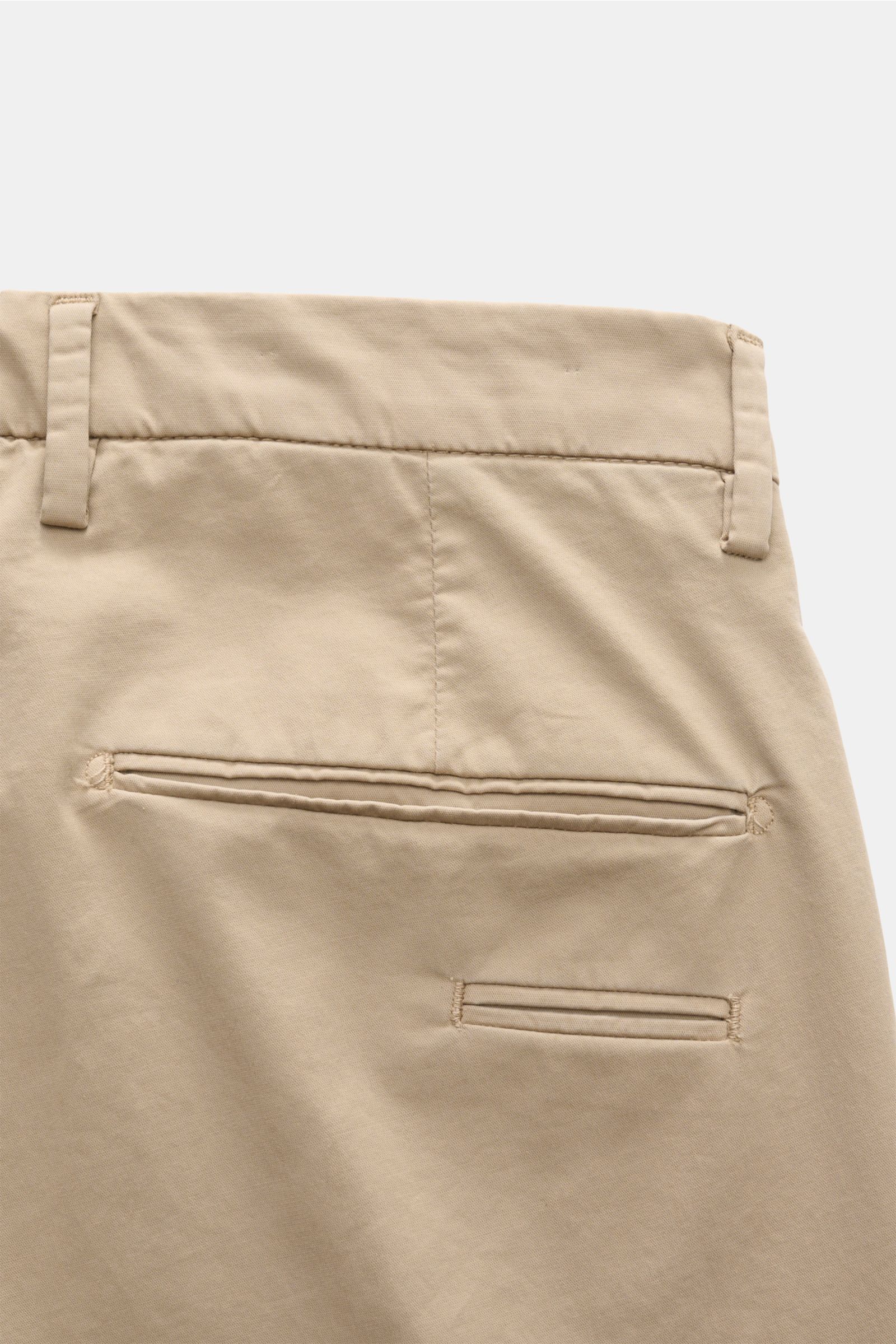 Close-up rear view of Briglia 1949 Chinos olive showing jetted back pockets, elasticated cotton, and soft fabric texture.

Description: 
Summery ease meets timeless aesthetic: These chinos by BRIGLIA 1949 offer maximum comfort in an elegant silhouette.
