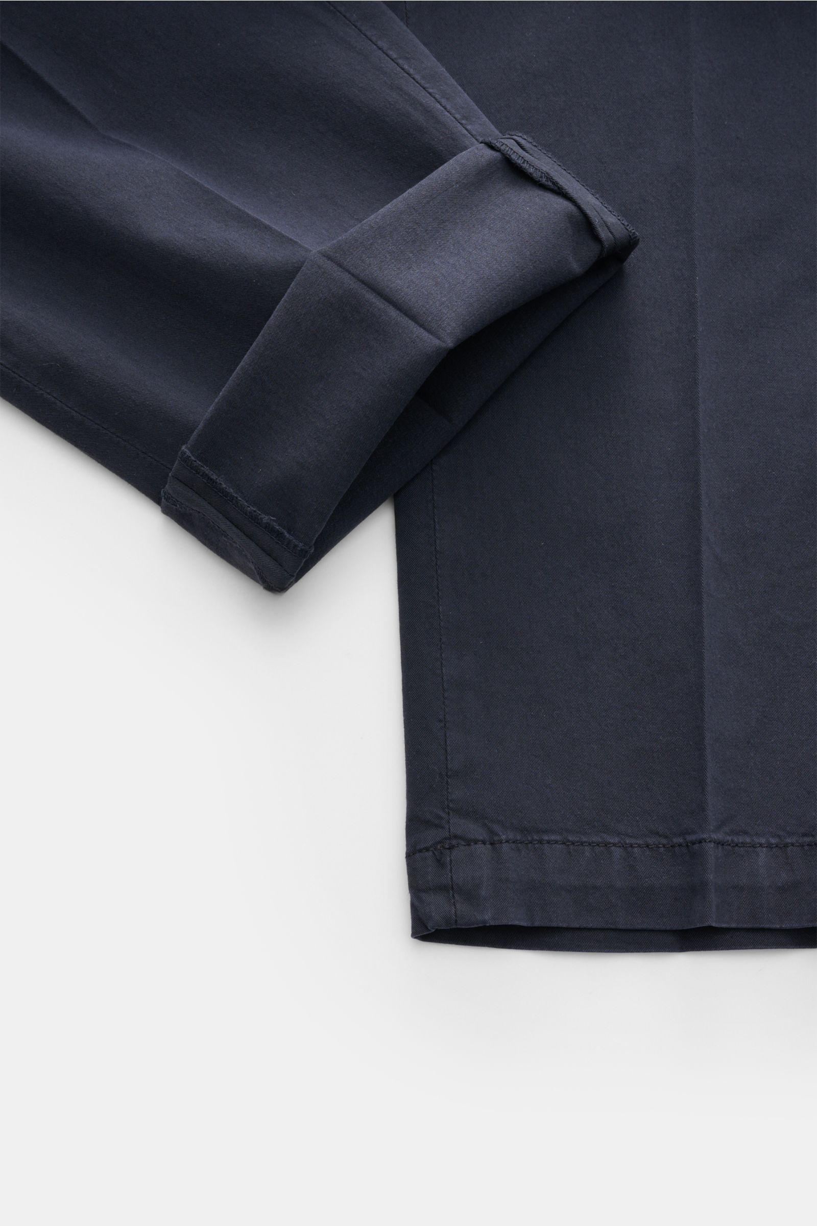 Close-up view of Briglia 1949 Chinos dark navy ankle hems, showcasing tapered fit and soft cotton twill fabric.

Maximum comfort meets an elegant silhouette: Summery ease meets timeless aesthetic in these chinos by BRIGLIA 1949.

Tencel and