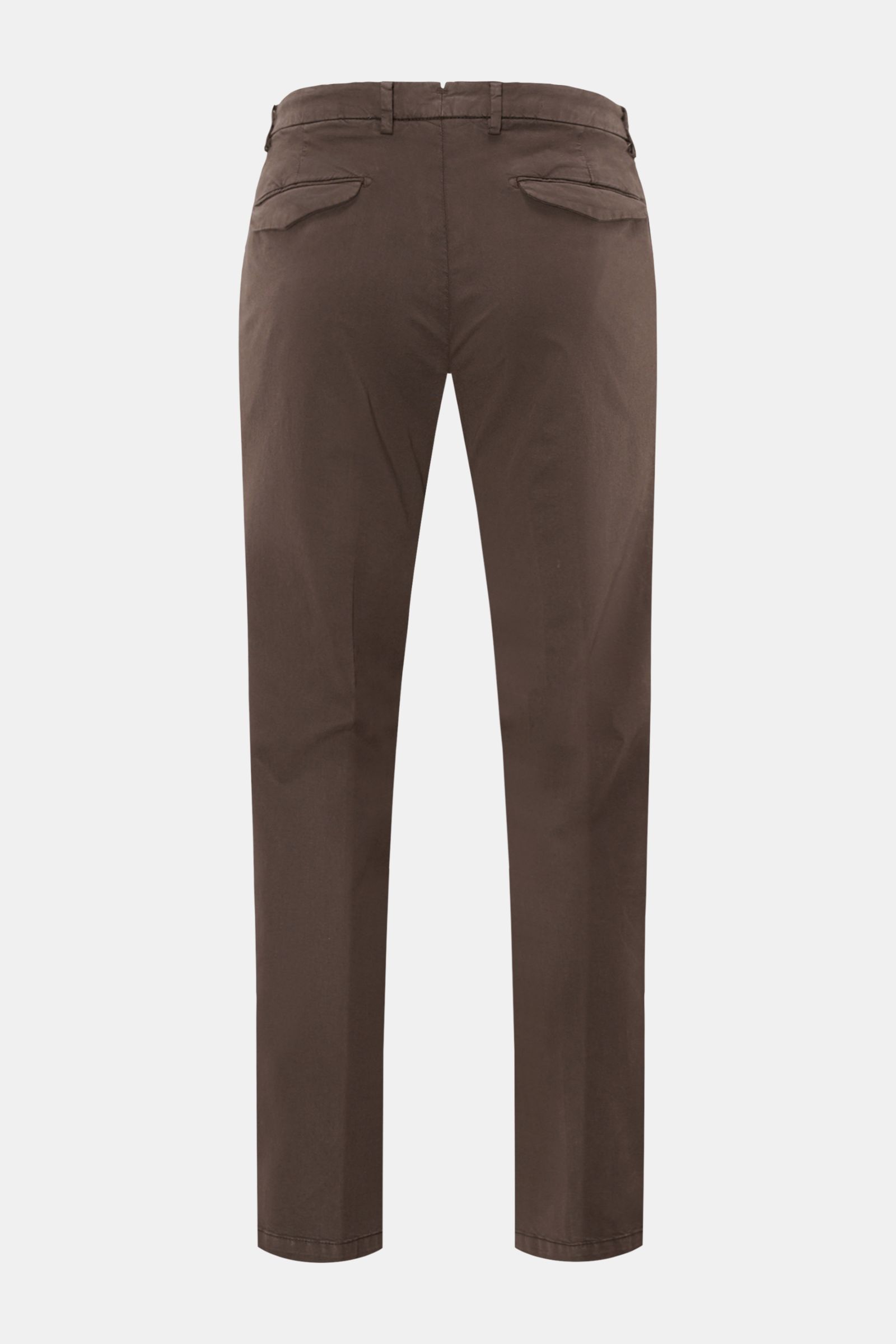 Rear view of Briglia 1949 Chinos dark brown showcasing ankle-length tapered fit with back flap pockets and belt loops.

Maximum comfort meets an elegant silhouette: Summery ease meets timeless aesthetic in these chinos by BRIGLIA 1949.

Ten