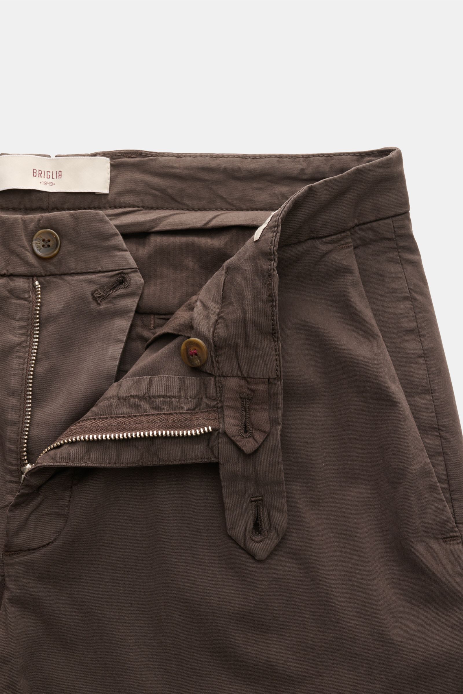 Briglia 1949 Chinos dark brown shown from a close-up front view with unzipped fly, button fastenings, and visible waistband label. Maximum comfort meets an elegant silhouette: Summery ease meets timeless aesthetic in these chinos by BRIGLIA 1949. Tencel a