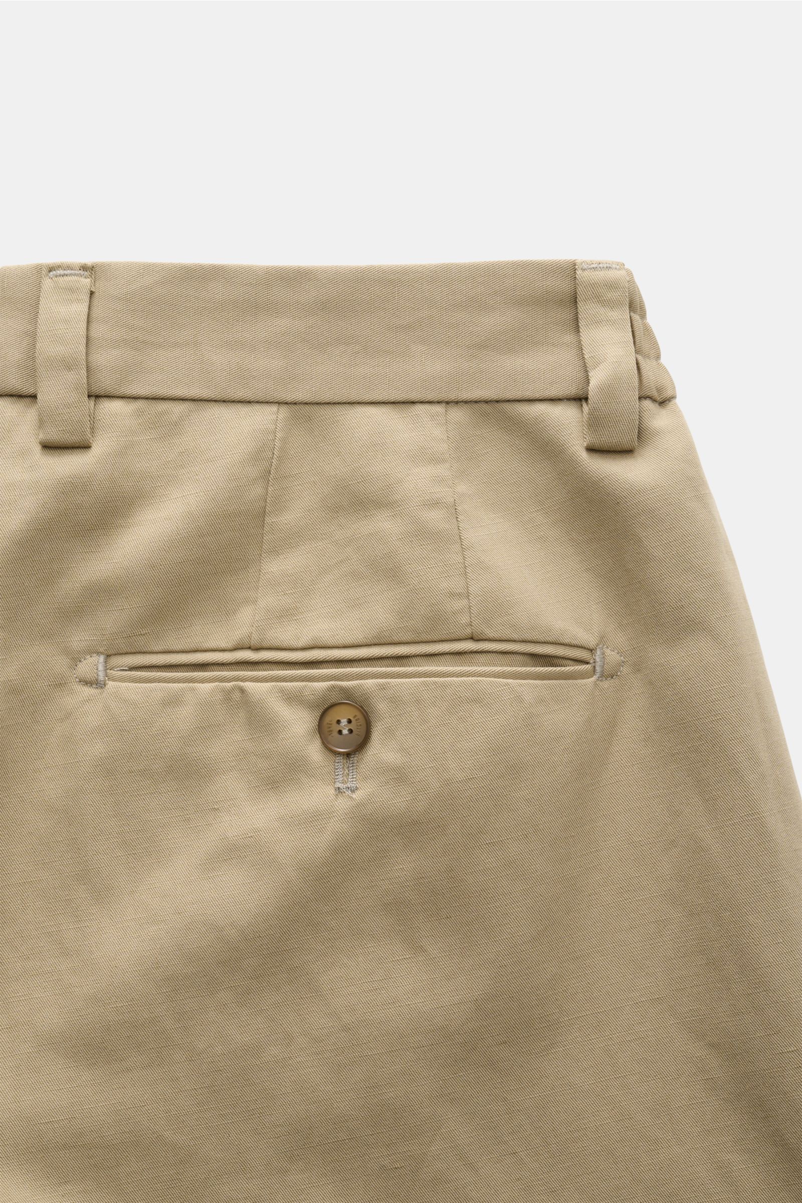 Briglia 1949 Chino 'Portofino' beige in Nahaufnahme von hinten, Baumwoll-Leinen Twill, Bund mit Knopf, paspelierte Taschen, Tapered Fit