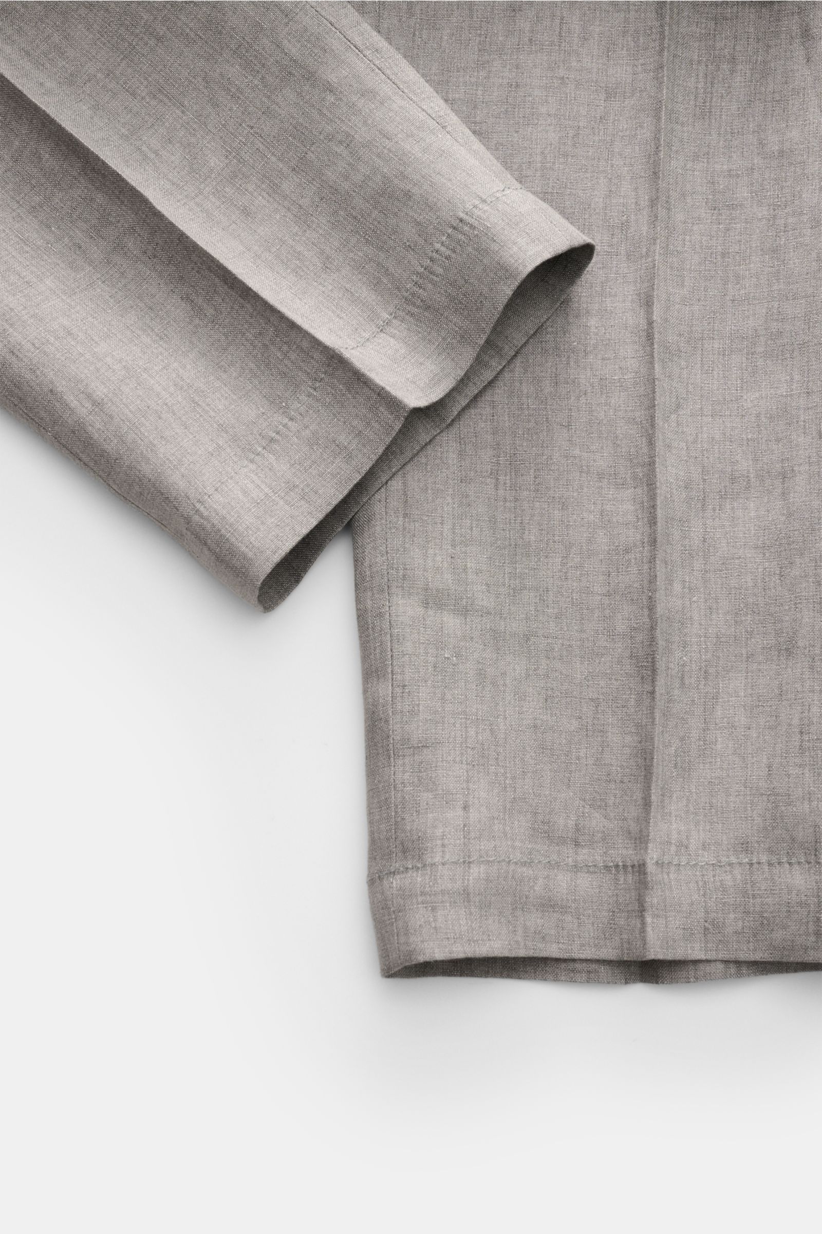 Close-up front view of Briglia 1949 Jogger pants 'Wimbledon' grey mottled showing tapered ankle, pure linen fabric, and neat stitching. Add some Italian flair to your wardrobe with the casual jogger pants 'Wimbledon' from the label BRIGLIA 1949: A mode