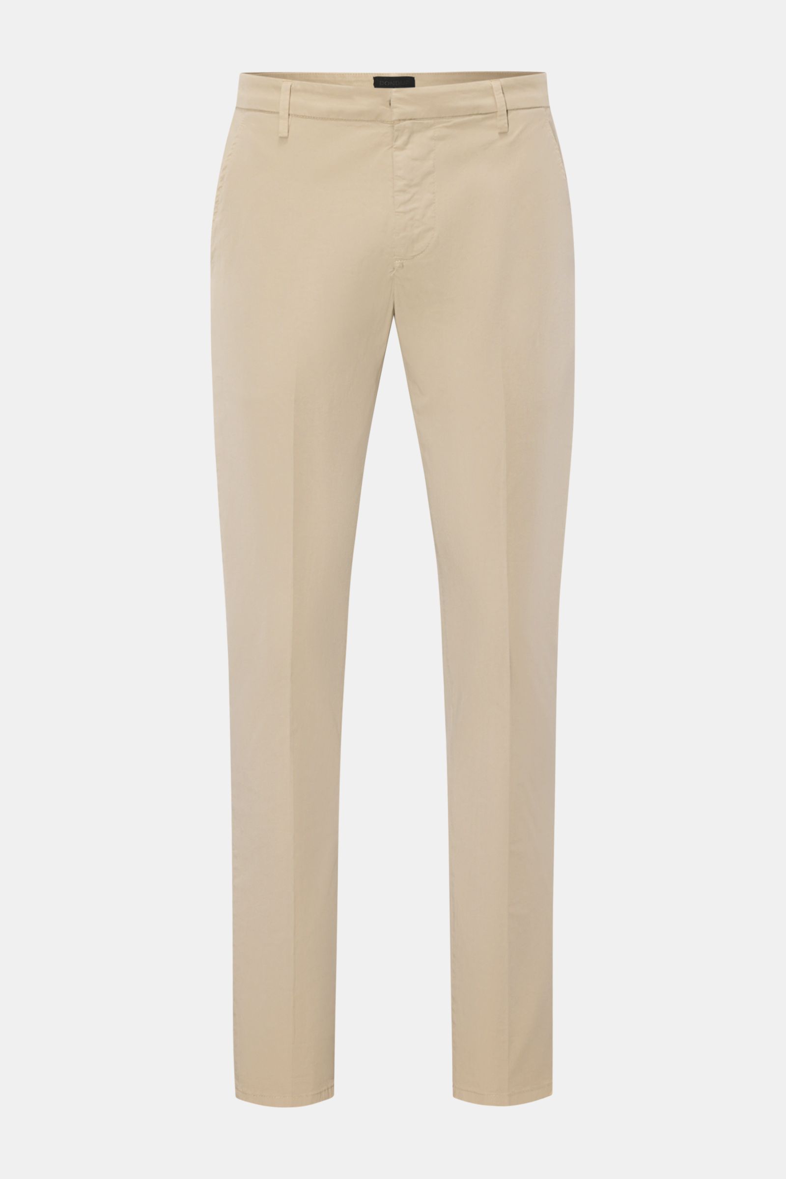 Dondup Chino 'Gaubert' beige, frontal fotografiert, Slim Fit, leicht elastische Baumwolle, garment dyed, französische Taschen, Metall-Initial.
