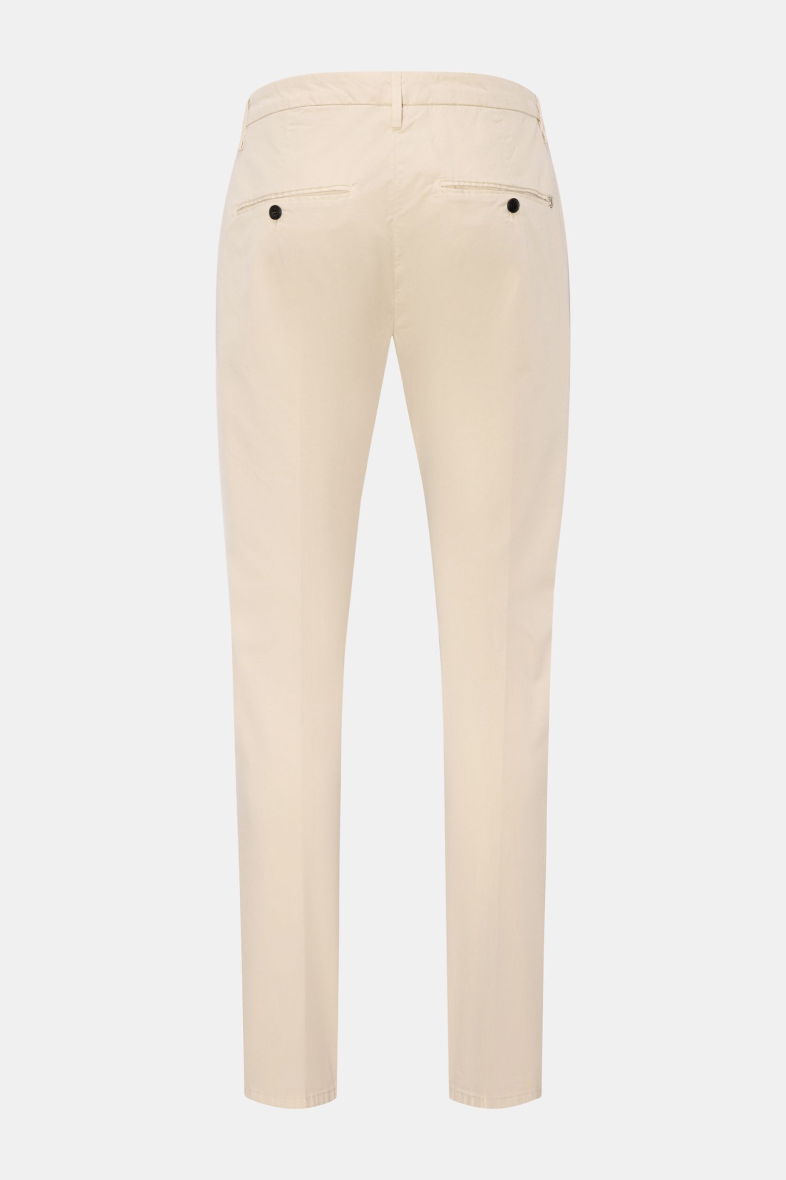 Dondup Chino 'Gaubert' sand in Slim Fit, Rückansicht, leicht elastische Baumwolle, garment dyed, schmal geschnittene Wade, Metall-Initial sichtbar.