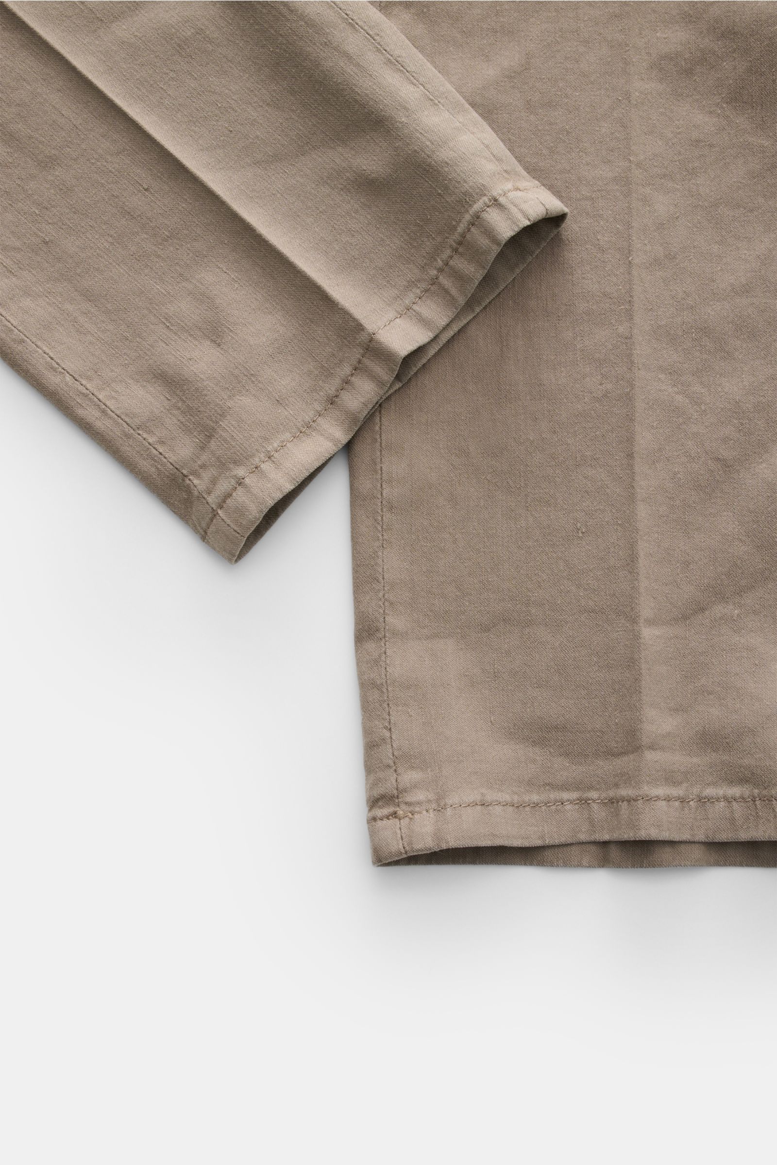 Dondup Hose 'Gaubert' taupe, Detailaufnahme vom Hosenbein, Slim Fit, elastische Leinen-Lyocell-Mischung, weicher Griff, garment dyed.