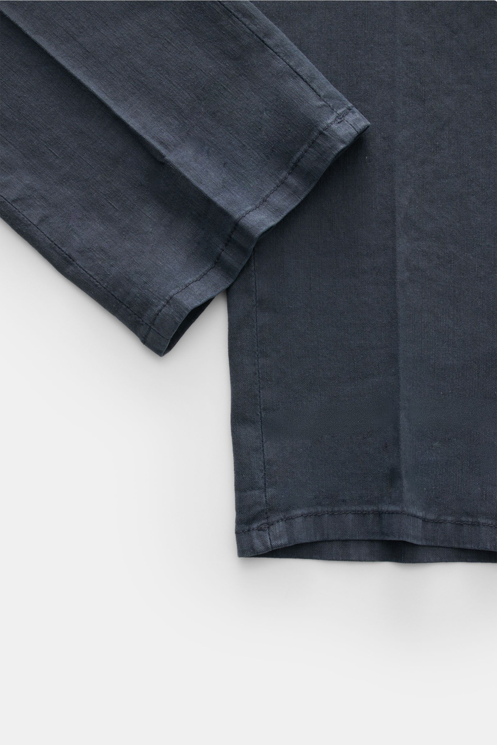 Dondup Hose 'Gaubert' navy, Detailaufnahme der schmal geschnittenen Wade aus Leinen-Lyocell-Mix, weicher Griff, elastisch, Slim Fit.