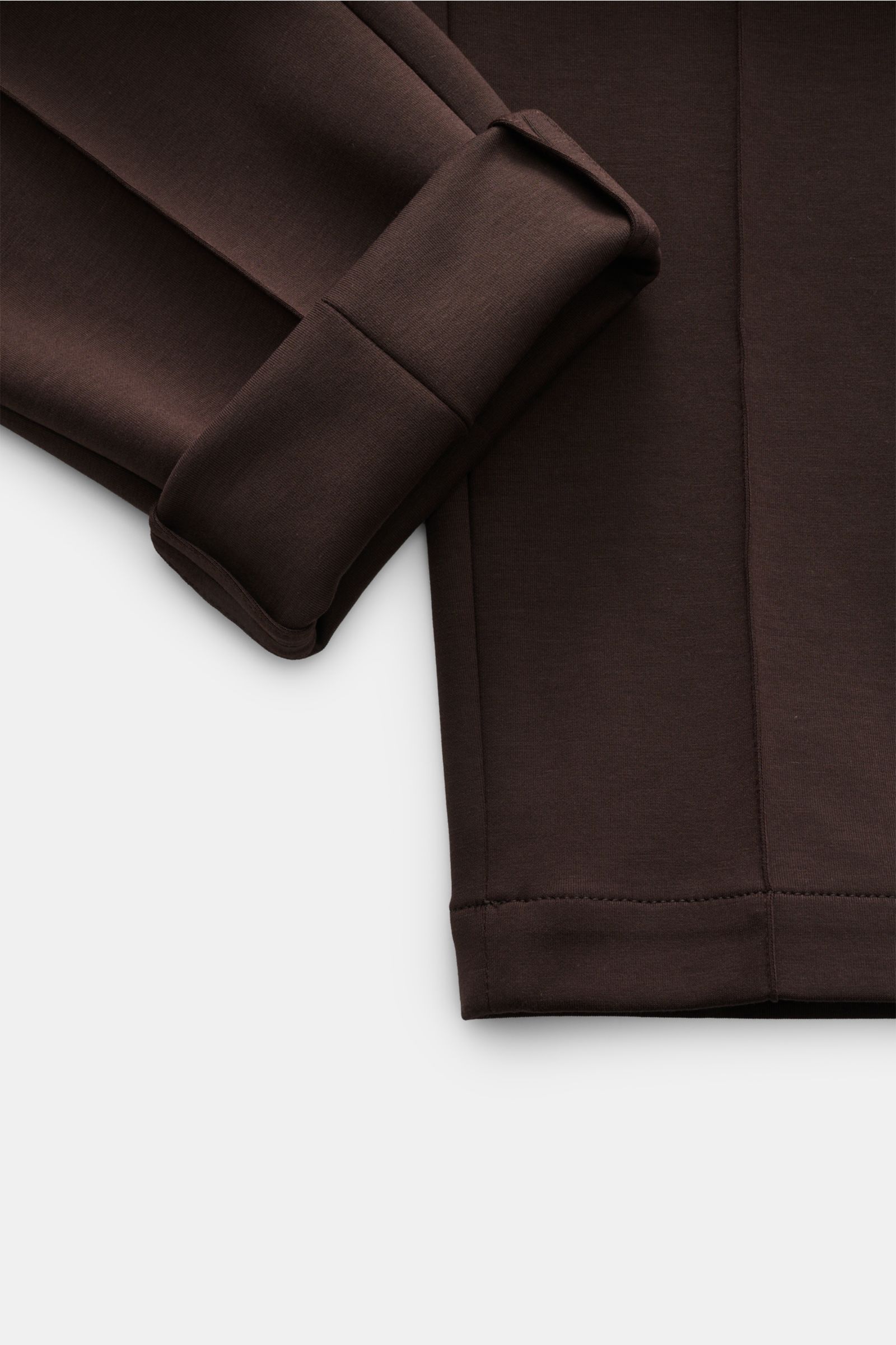 Close-up front view of Moorer Sweat pants 'Crispin' dark brown folded to show stitched crease and smooth cotton-blend jersey fabric.

Casual yet stylish – that's what MOORER does best, creating the elegant 'Crispin' jersey trousers in a cotton blend wi