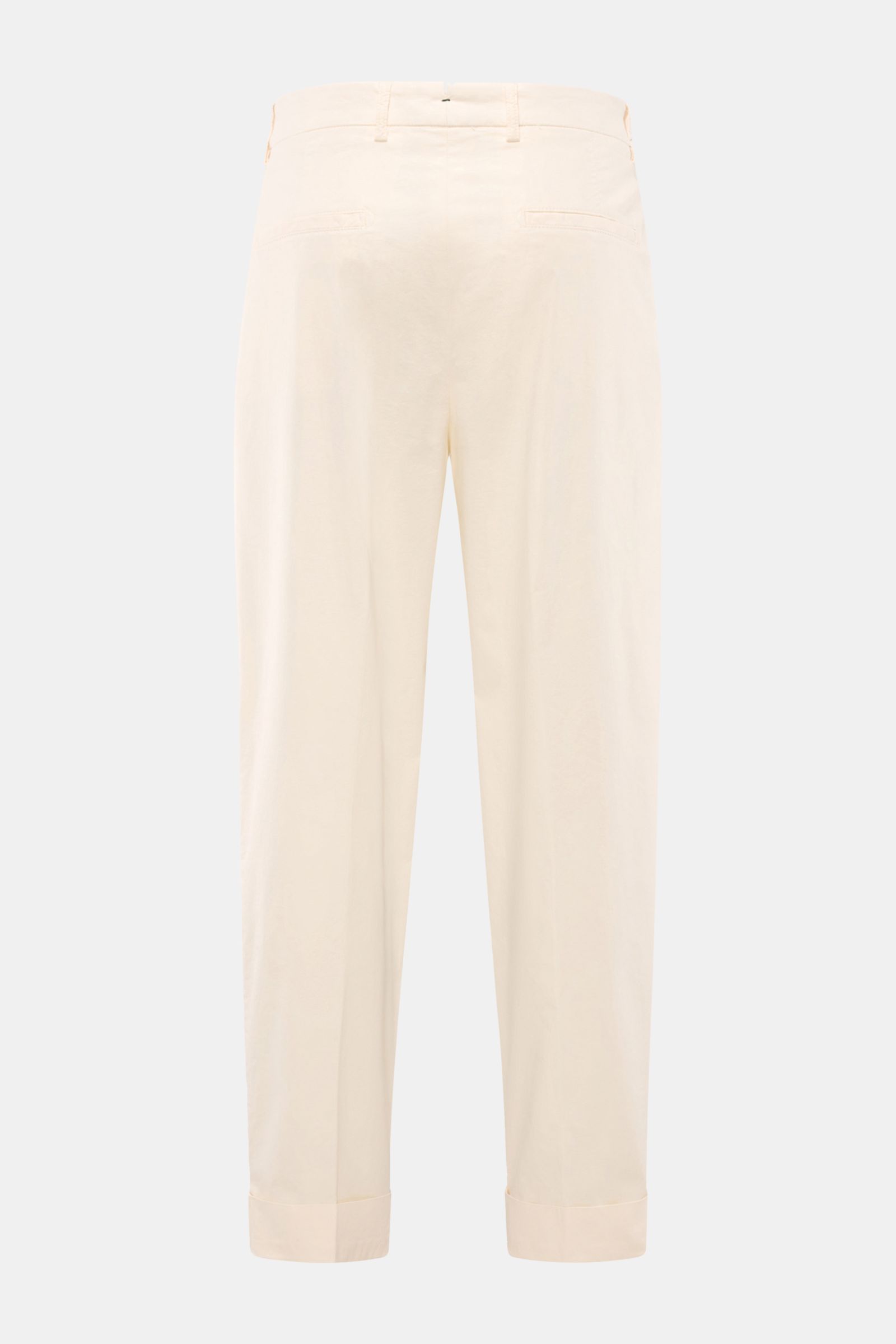 Rear view of Berwich Hose 'Chiaia' creme cotton-lyocell pants with tapered fit, side and back pockets, ankle length, and cuffed hems.

Description: Entspannter Stil für die wärmere Jahreszeit: Die Hose 'Chiaia' von BERWICH überzeugt mit leichter Qualit