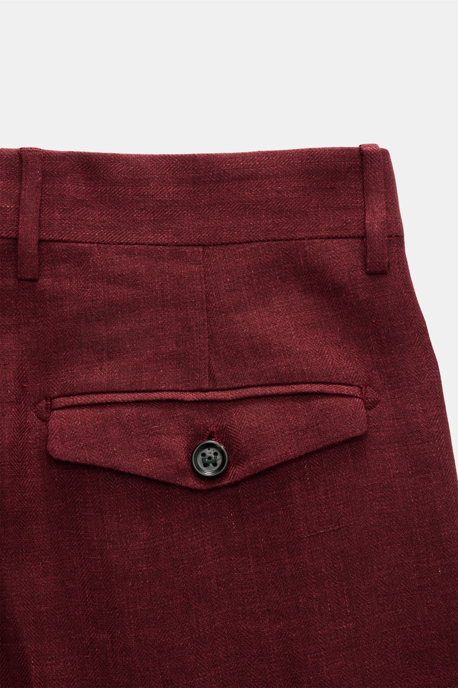 Close-up of the back pocket and waistband of Berwich Leinenhose 'Chiaia' bordeaux, showing pure linen fabric with herringbone texture, button detail, and belt loops. Shot from a top-down perspective. Sommerliche Leichtigkeit verspricht die Hose 'Chiaia' v