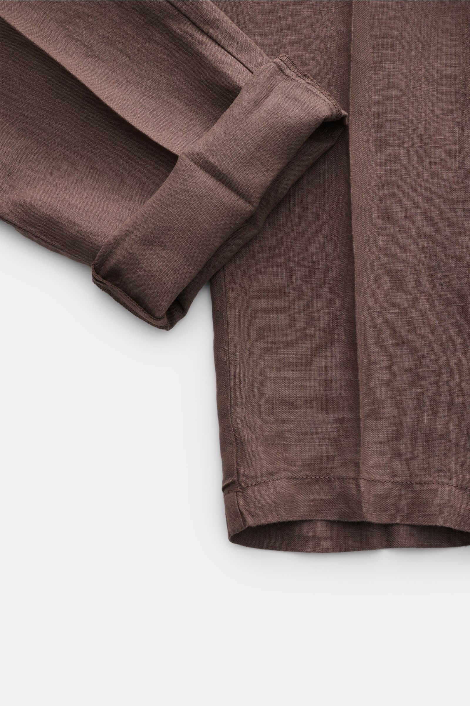 Altea Linen jogger pants 'Mattia' grey-brown shown from close-up side view focusing on fabric texture and cuff detail, casual luxury for warm days: The jogger pants 'Mattia' in pure linen by ALTEA are the perfect summer essential with an elasticated waist