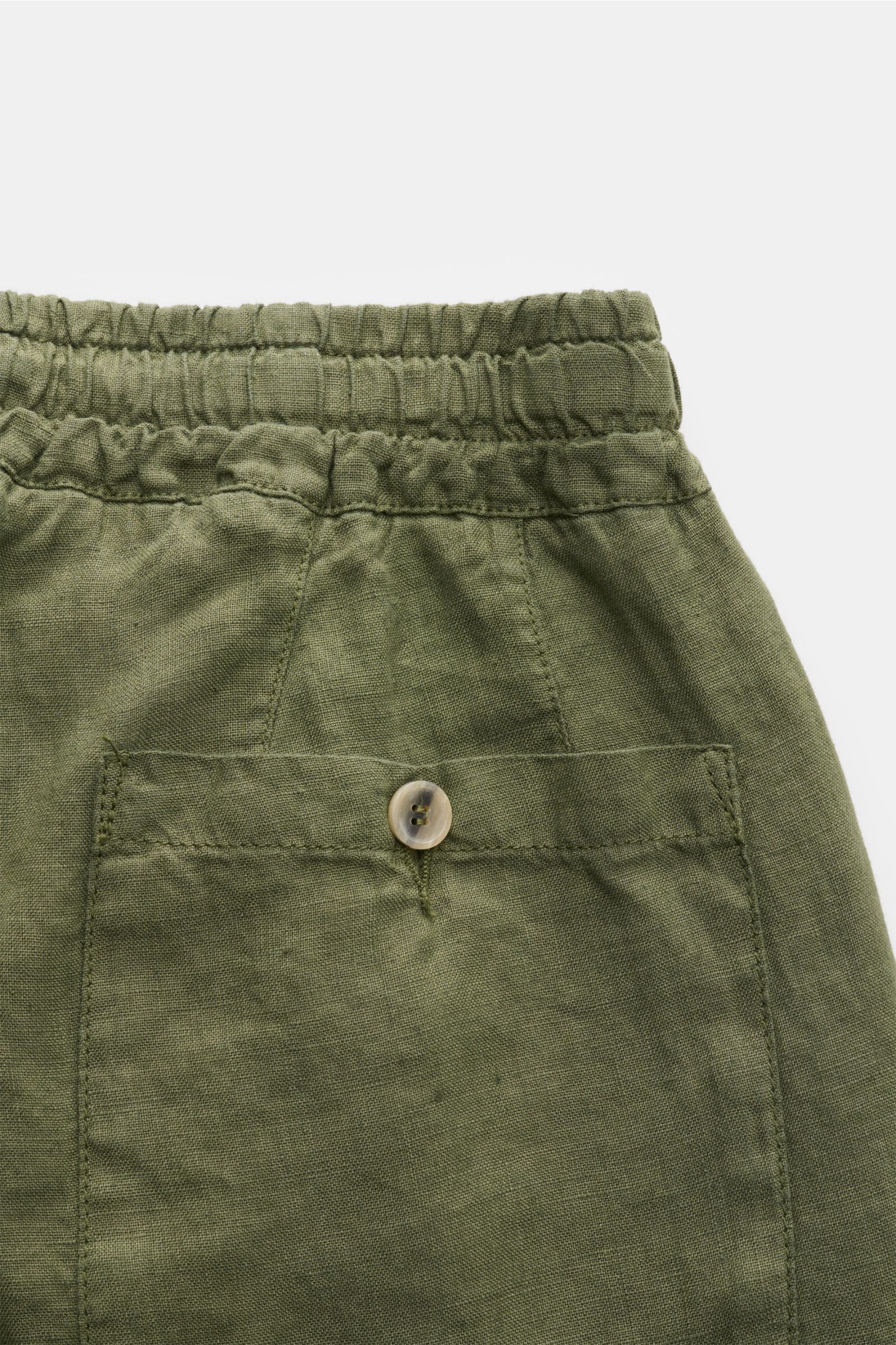 Altea Leinen-Jogpants 'Mattia' grün, Detailaufnahme von hinten mit elastischem Bund, Gesäßtasche mit Knopf, weiches reines Leinen.