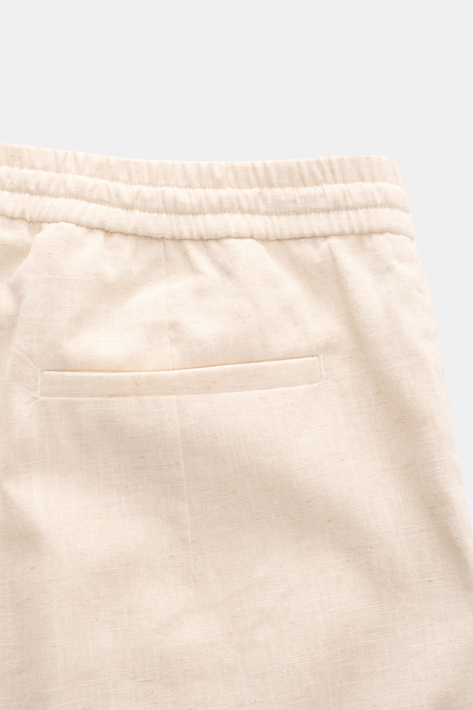 Close-up rear view of Aurélien Leinen-Jogpants creme meliert showing elastic waistband, piped back pocket, and fine linen texture.

Description: Luxuriöse Lässigkeit für warme Tage: Die Leinen-Jogpants von AURÉLIEN überzeugt mit natürlicher Materialität u