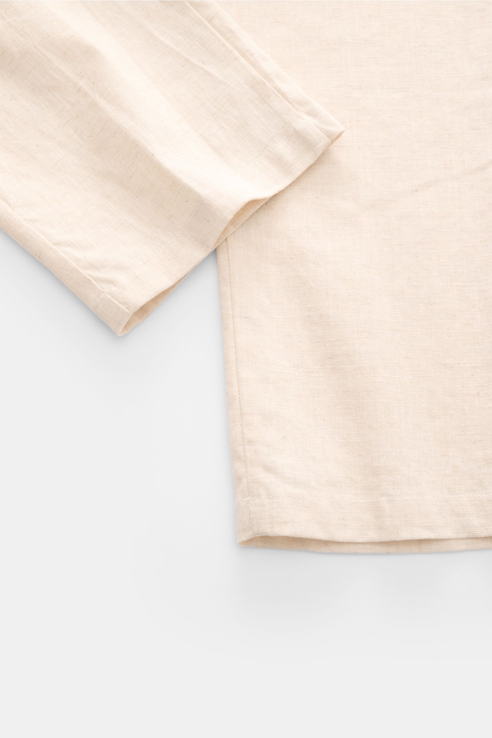 Close-up from above of Aurélien Leinen-Jogpants creme meliert showing the lightweight, pure linen fabric with a slightly textured surface and visible hem details, emphasizing luxurious casualness for warm days with features like elastic waistband and tape
