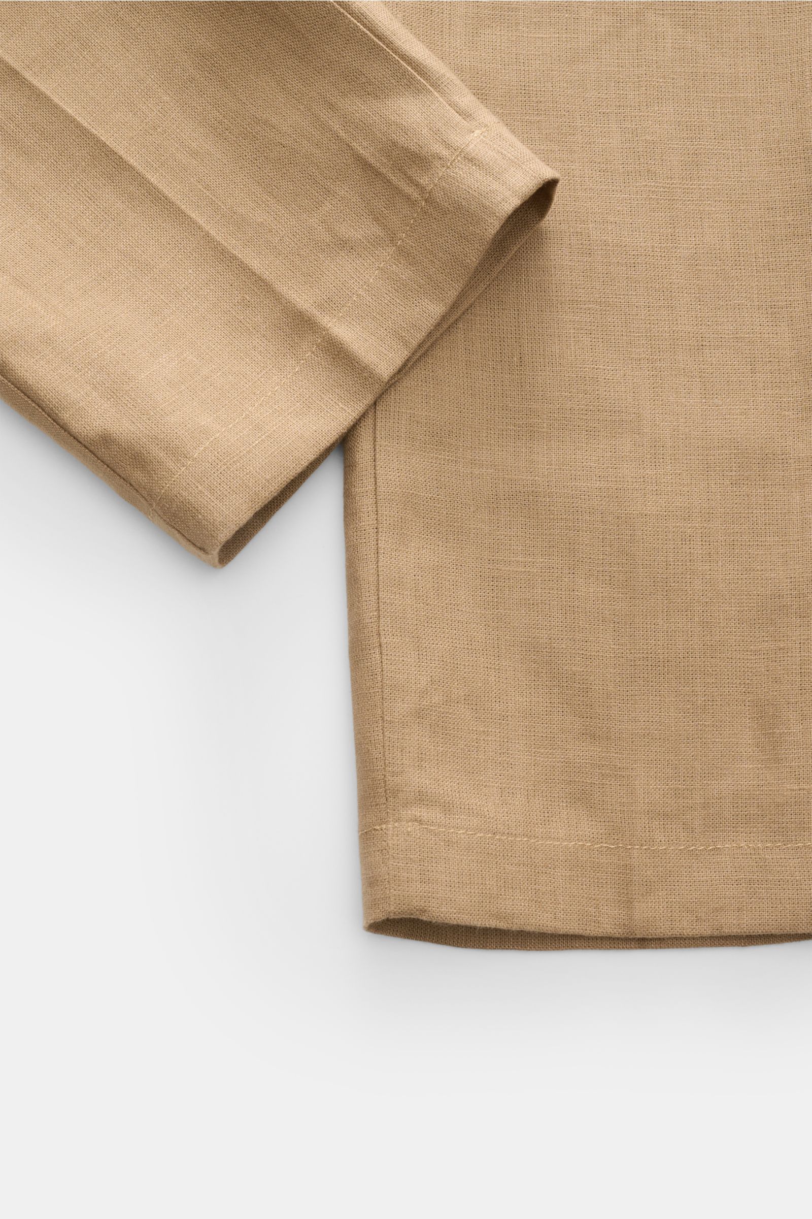 Close-up front view of Aurélien Leinen-Jogpants hellbraun showing light brown pure linen fabric with regular fit, tapered leg, elastic waistband, and fine stitching. Luxuriöse Lässigkeit für warme Tage: Die Leinen-Jogpants von AURÉLIEN überzeugt mit natür
