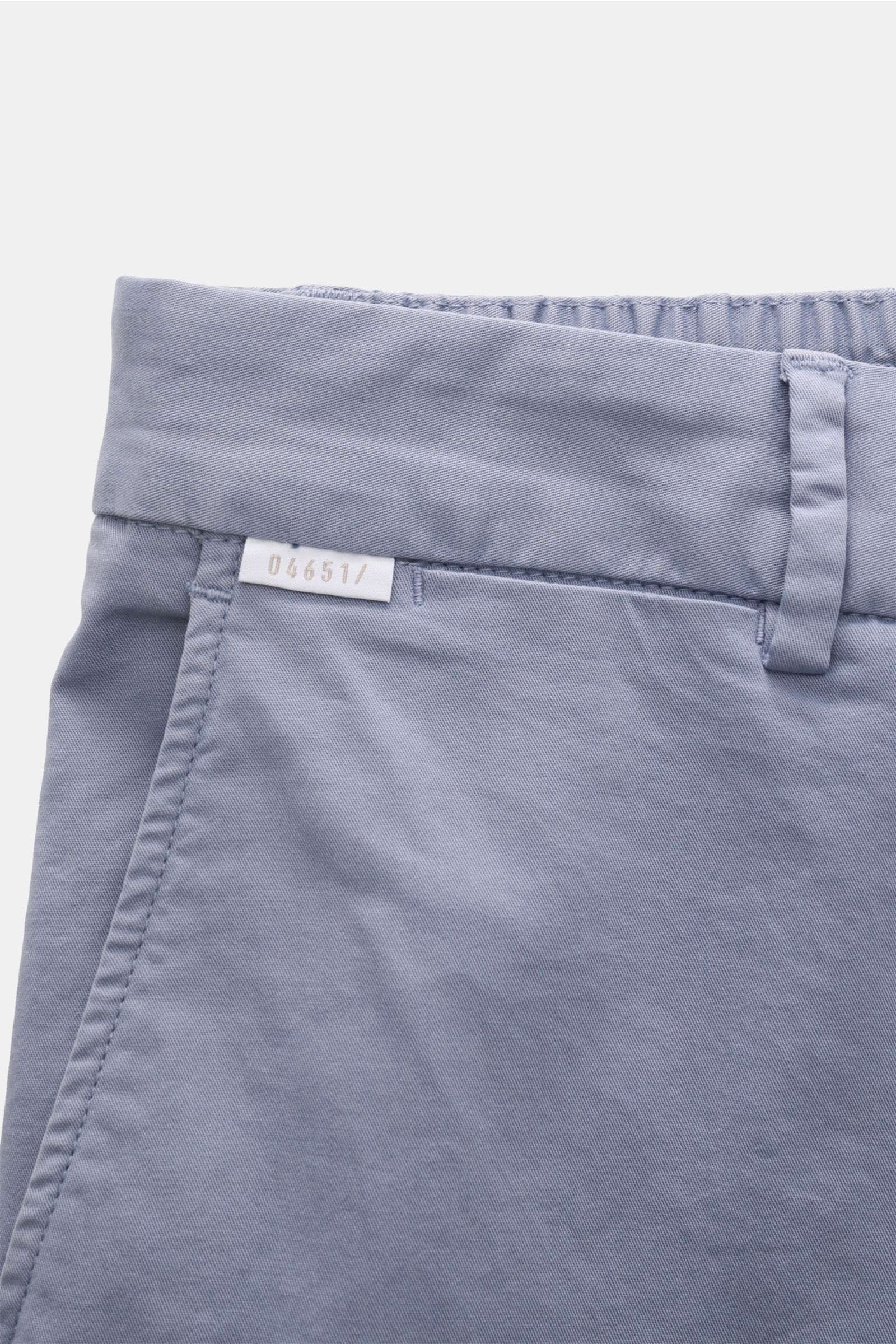 04651/ A trip in a bag Baumwoll-Jogpants 'Flex Light' lavender, Detailfoto Bund mit Reißverschluss, kurzem Schnitt, elastischer Baumwolle, schmal zulaufend, Regular Fit.