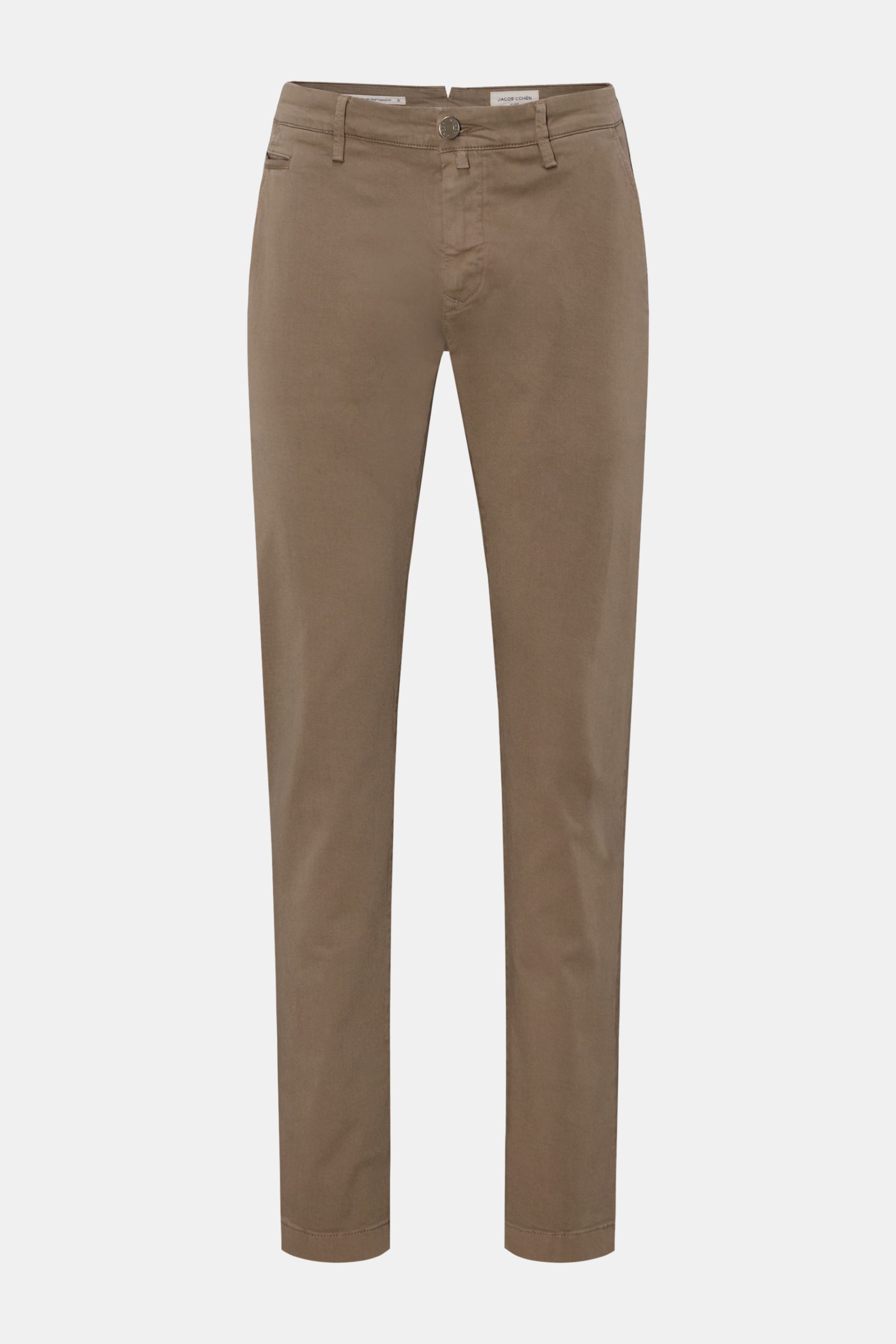 Jacob Cohen Chino 'Bobby' graubraun shown from the front, slim fit, narrow tapered legs, made of pure elastic cotton with soft touch, featuring zipper and button closure, French pockets, piped coin pocket, back buttoned pockets, and tonal suede leather pa