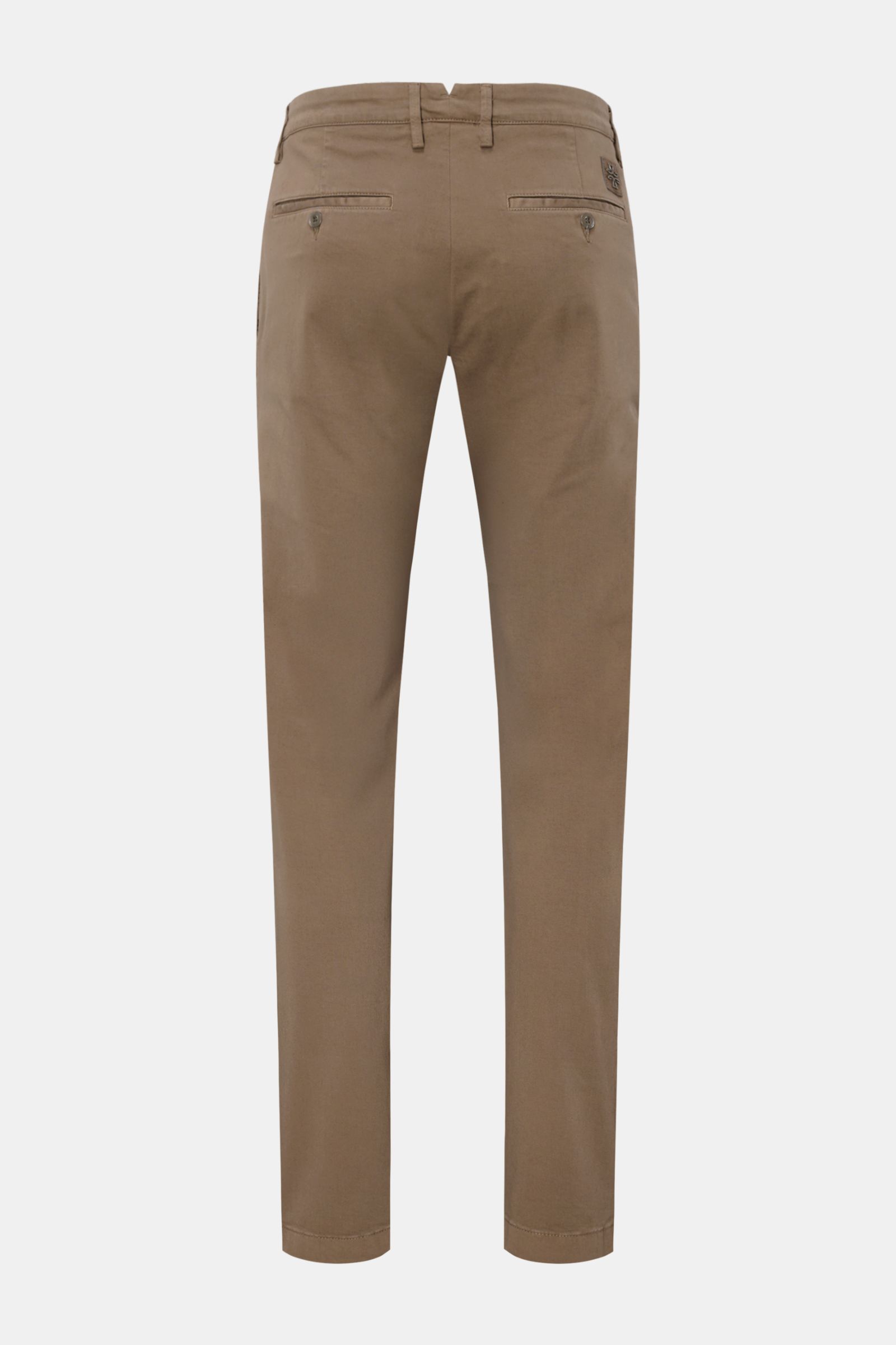 Rear view of Jacob Cohen Chino 'Bobby' graubraun in slim fit, made from pure elastic cotton with soft touch, featuring buttoned back pockets, tonal suede leather patch, zipper, waistband button, French pockets, and piped coin pocket. Setzen Sie auf modern