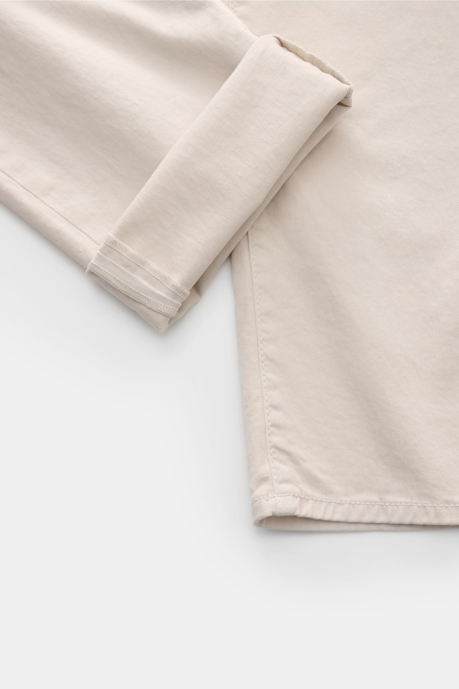 Jacob Cohen Baumwollhose 'Nick' sand, Detailaufnahme der Beinumschlag-Perspektive, Slim Fit Five-Pocket-Hose aus elastischer, reiner Baumwolle mit Ponyfell-Lederpatch.