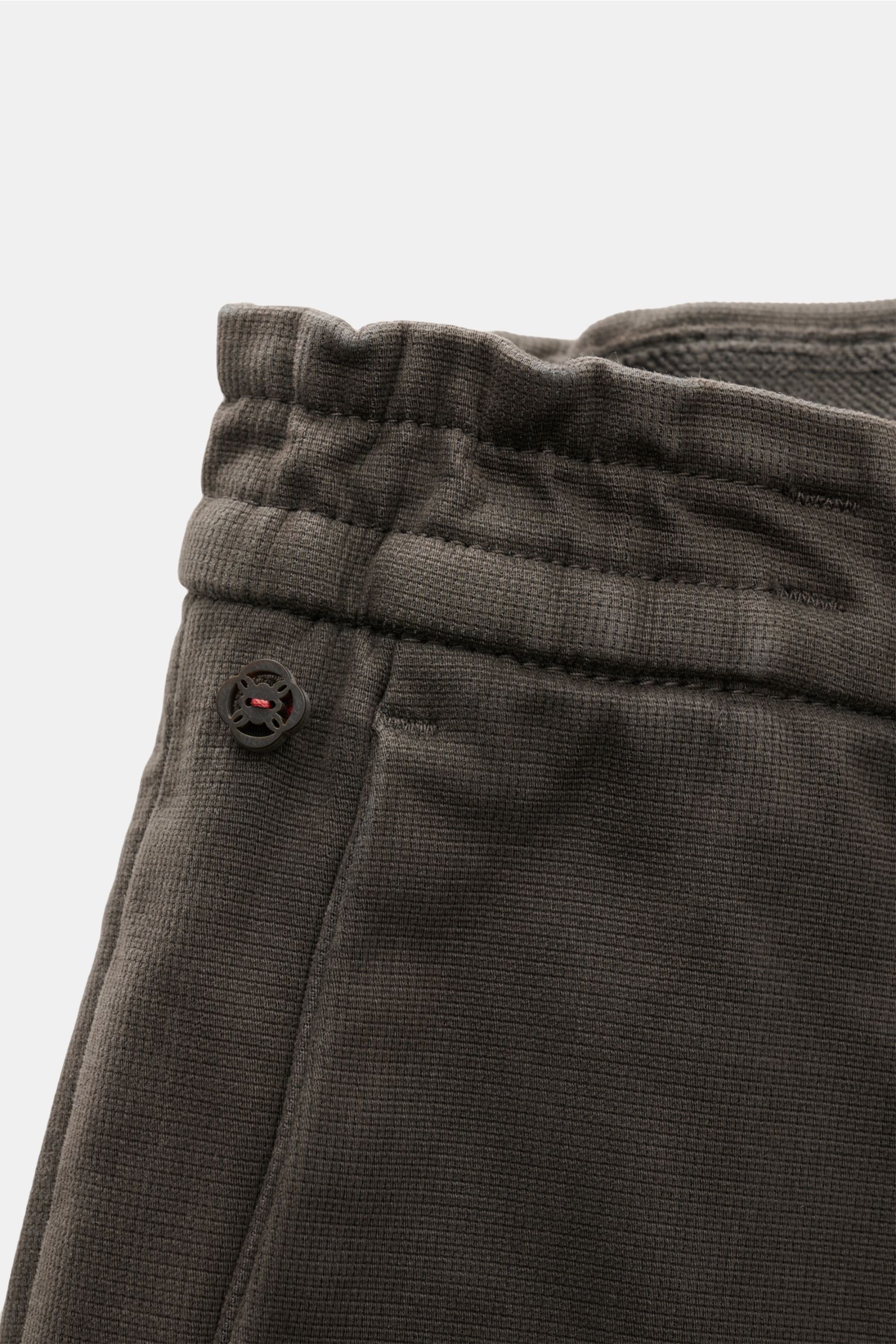 Close-up side view of GTA Trousers 'Dennis' dark grey showing the slightly elasticated comfort waistband and subtle logo detail.

With the cropped, tapered trousers 'Dennis', GTA presents an essential that combines the relaxed feel of the internal Wais