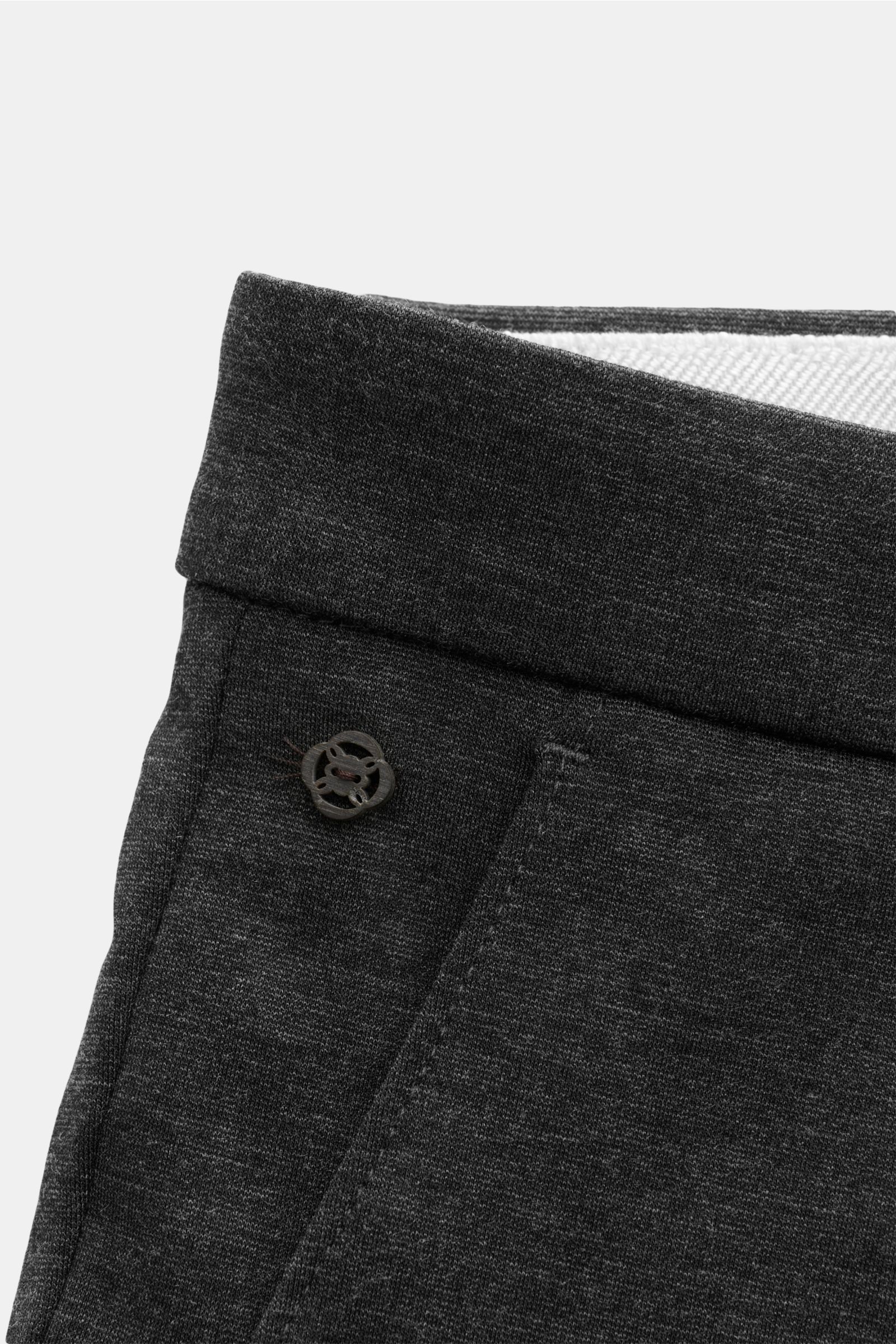 GTA Hose 'Federico' dunkelgrau meliert, Detailaufnahme von Bund und Knopf, Regular Fit, elastischer Bund, Viskose-Microfaser-Mix, elegante Office-Hose.