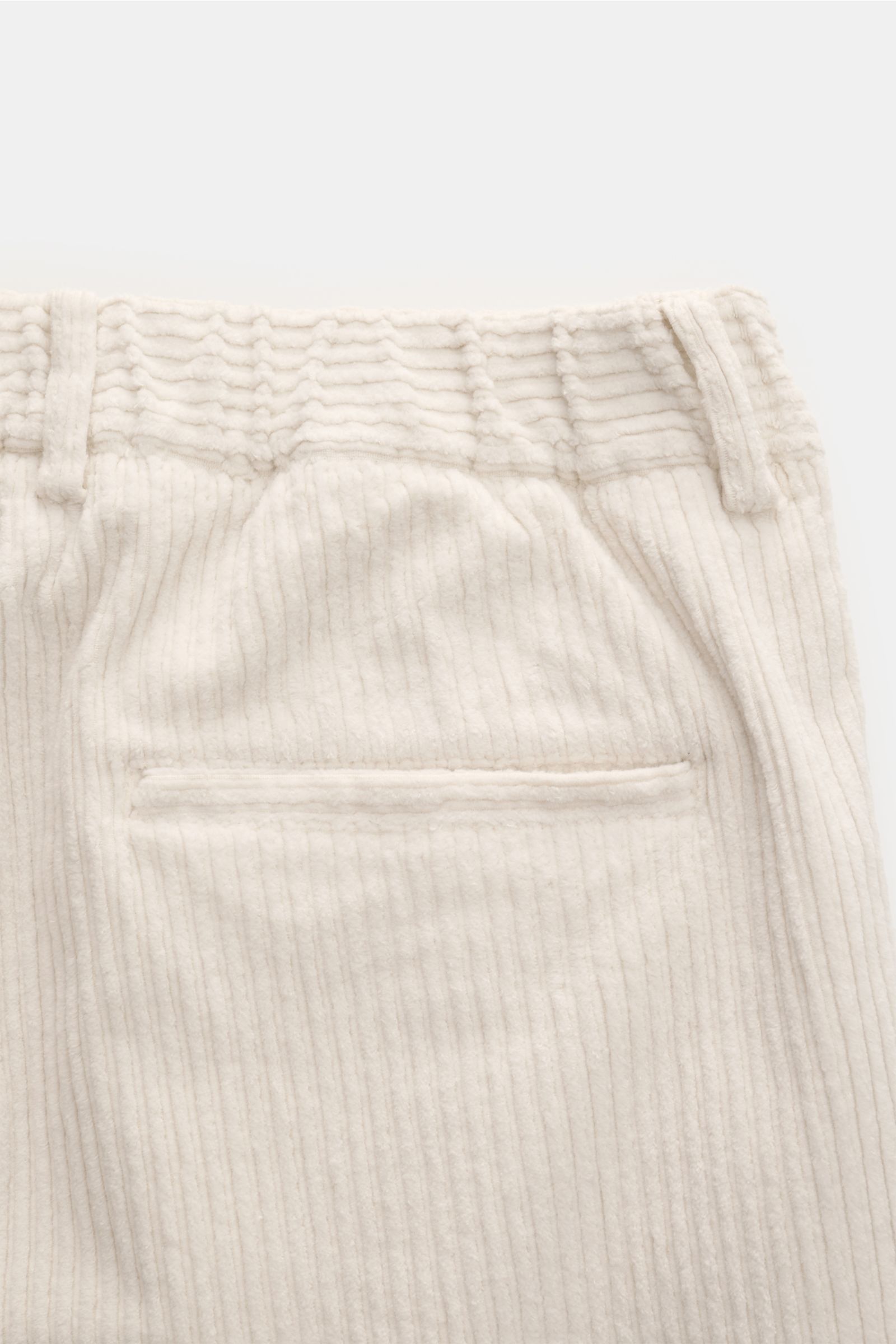 Close-up rear view of 04651/ A trip in a bag Cordhose offwhite showing offwhite elastic cotton corduroy with soft feel, tapered fit, regular thigh width, ankle length, slim tapering, zipper and button, partly elastic waistband, double waistband pleat, pip
