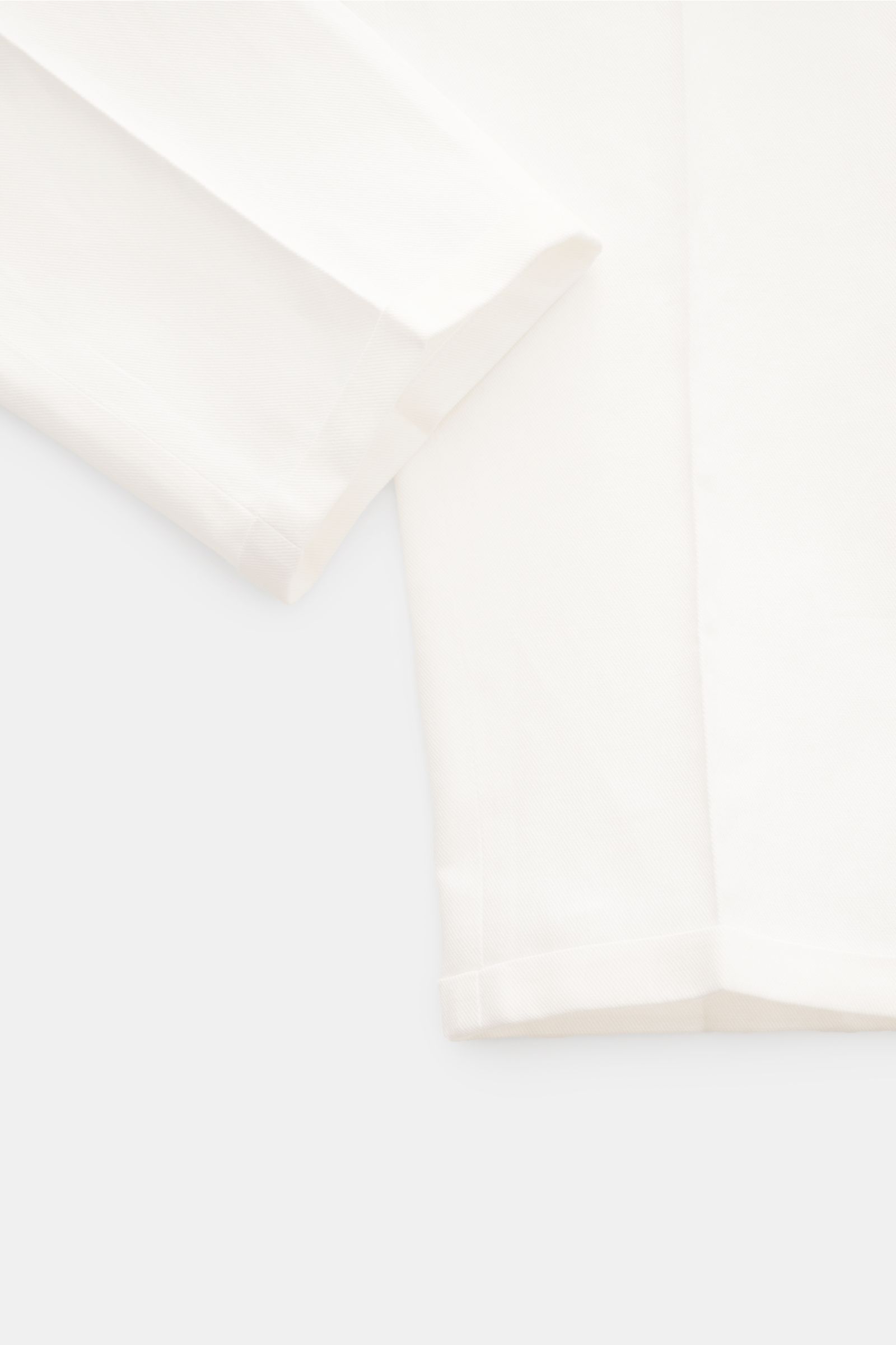PT Torino Jogpants 'The Rebel' offwhite, Detailaufnahme seitlich von unten, Baumwoll-Leinen-Mix, regulärer Schnitt, elastischer Bund, fixierter Saumaufschlag.