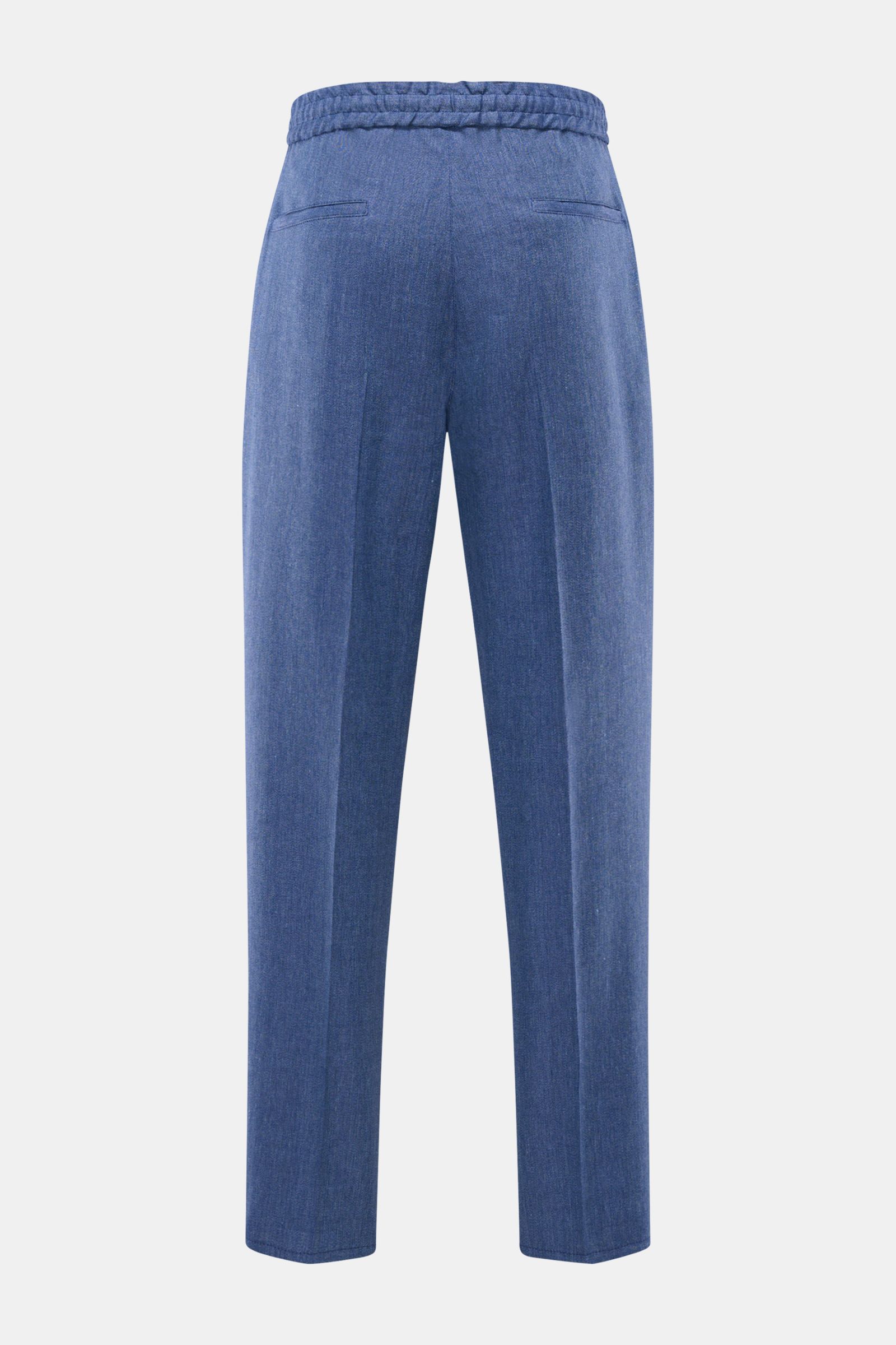 Brunello Cucinelli Jogpants graublau meliert shown from the back, made of linen and wool blend with tonal herringbone, soft touch, regular fit, tapered legs, elastic waistband with drawstring, zipper and hook, double waistband pleat, French front pockets,
