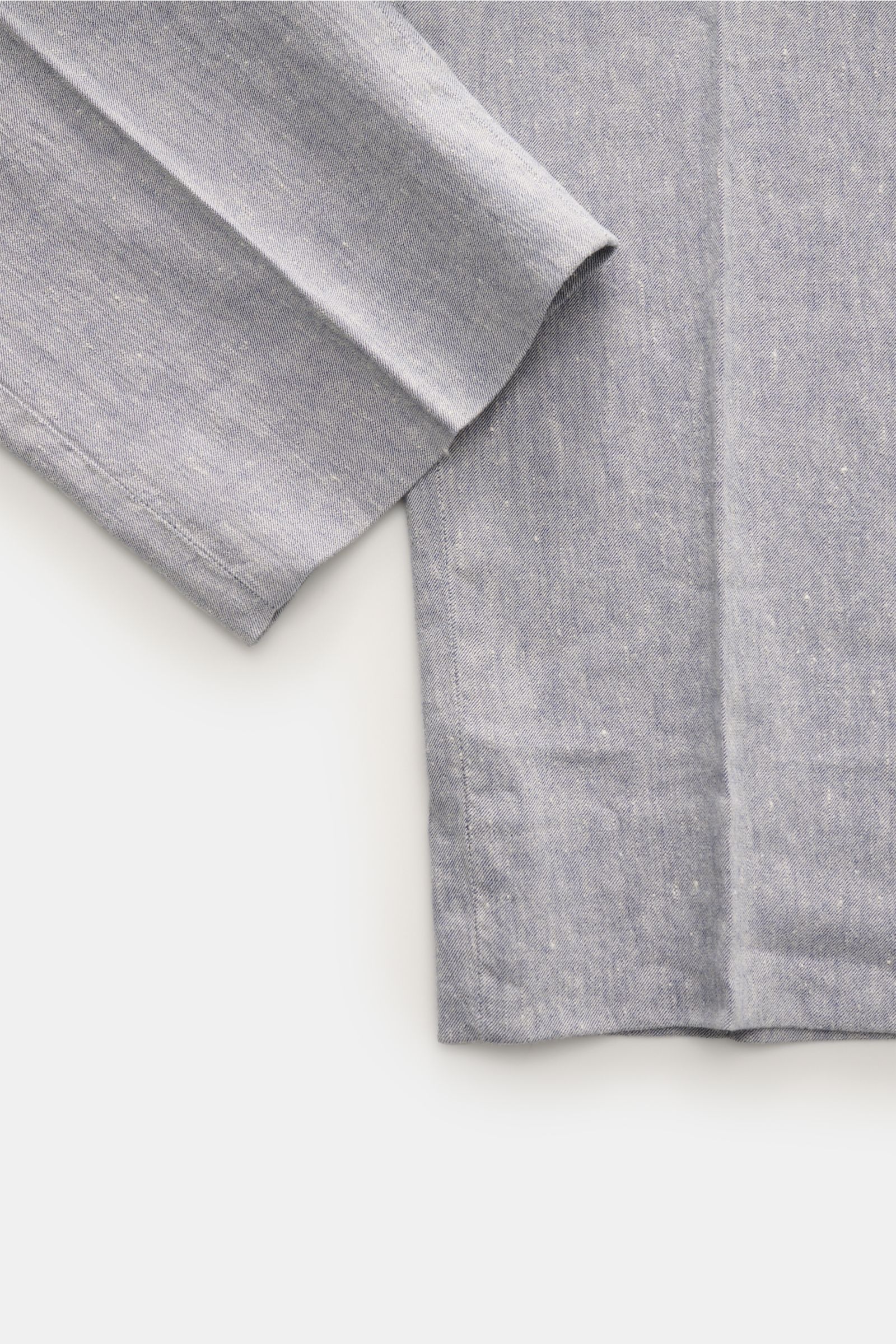 GTA Hose 'Davide' graublau meliert, Detailaufnahme der elastischen Leinen-Baumwoll-Qualität von innen, Falten und Struktur sichtbar.