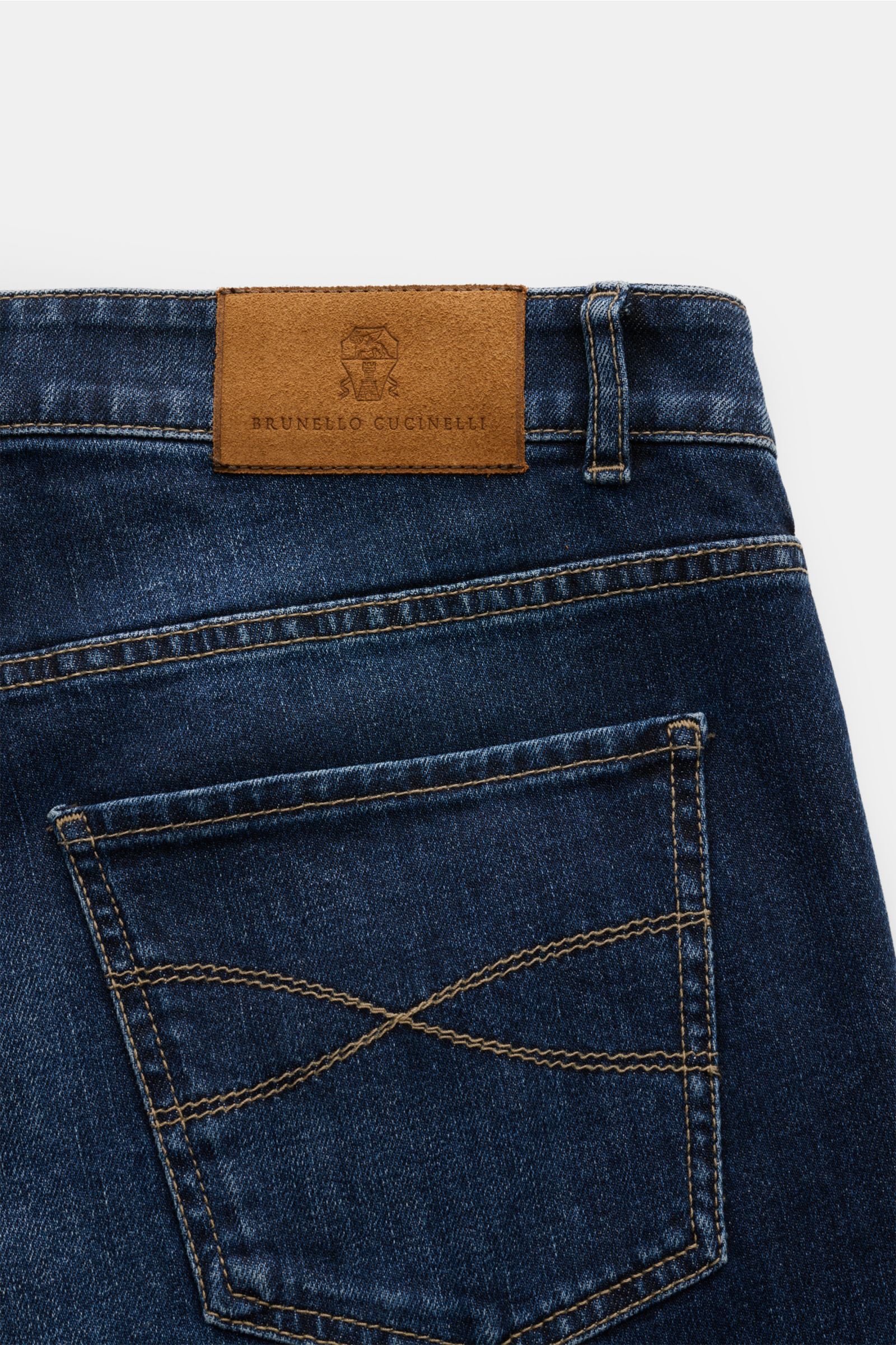 Brunello Cucinelli Jeans 'Traditional Fit' navy photographed from the back, showing the five-pocket style with logo stitching and suede patch. 

A luxurious denim classic from BRUNELLO CUCINELLI: The versatile jeans 'Traditional Fit' in a relaxed fit w