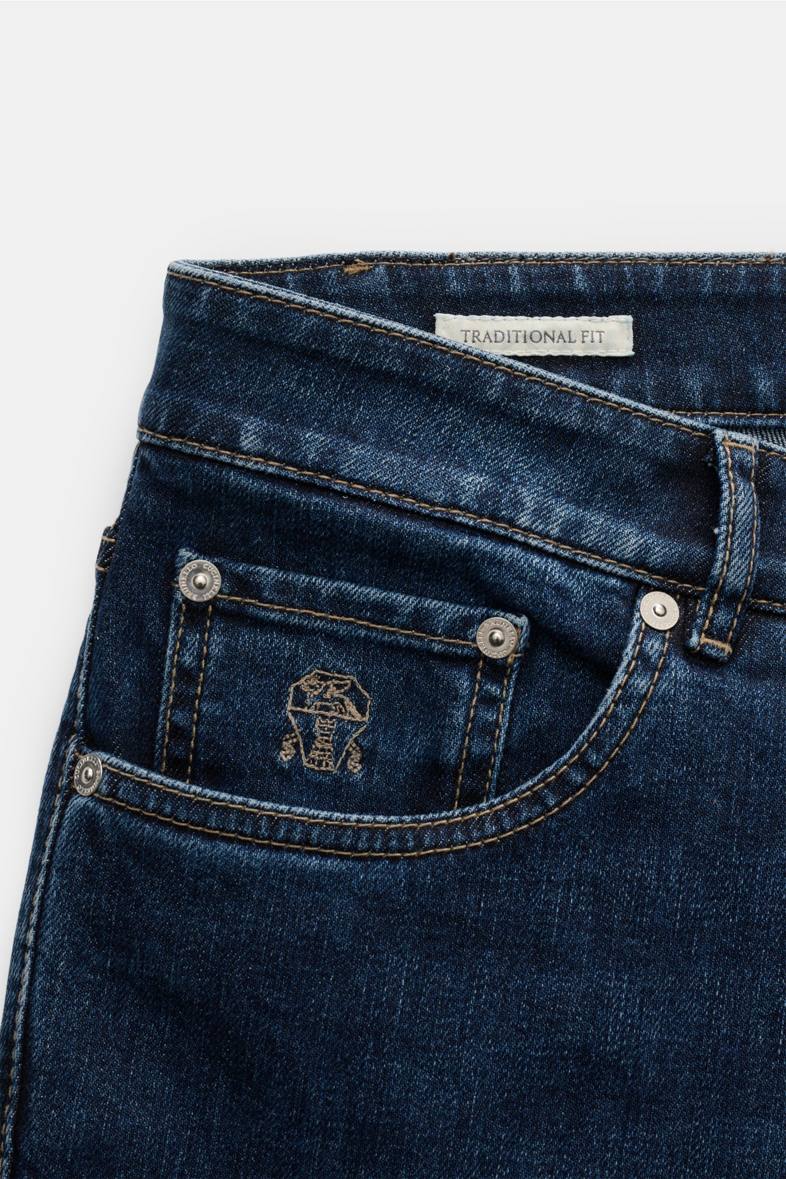 Close-up front view of Brunello Cucinelli Jeans 'Traditional Fit' navy showing button fly, coin pocket with logo stitching, and suede patch.

A luxurious denim classic from BRUNELLO CUCINELLI: The versatile jeans 'Traditional Fit' in a relaxed fit with