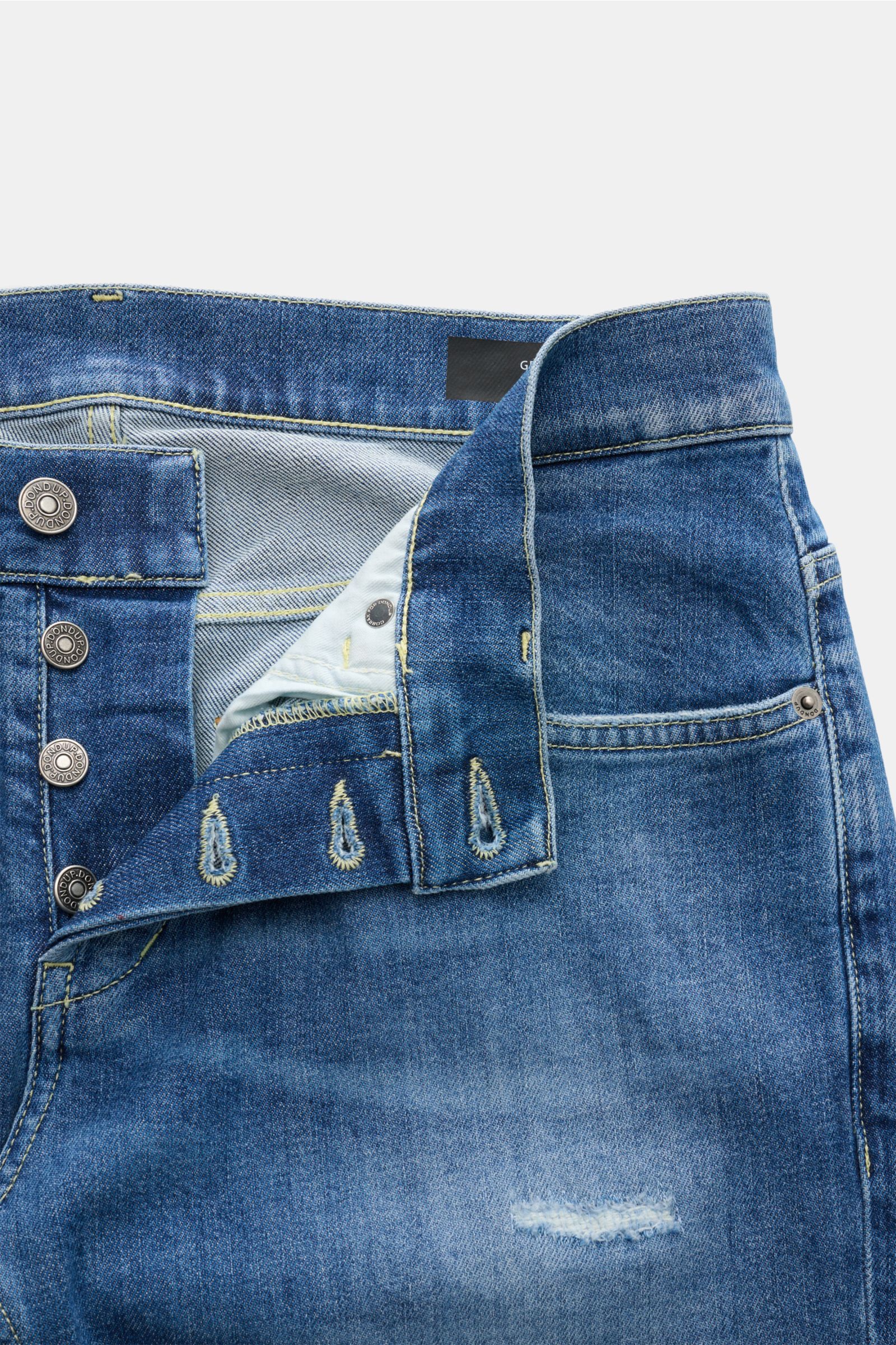 Dondup Jeans 'George' blau, Detailaufnahme von vorne mit offenem Button Fly, Five-Pocket-Stil, Baumwoll-Denim, leichtem Stretch, weichem Griff, skinny Fit, schmaler Wade, authentischer Waschung, Distressed-Effekten, paspelierter Münztasche, Gesäßtaschen m