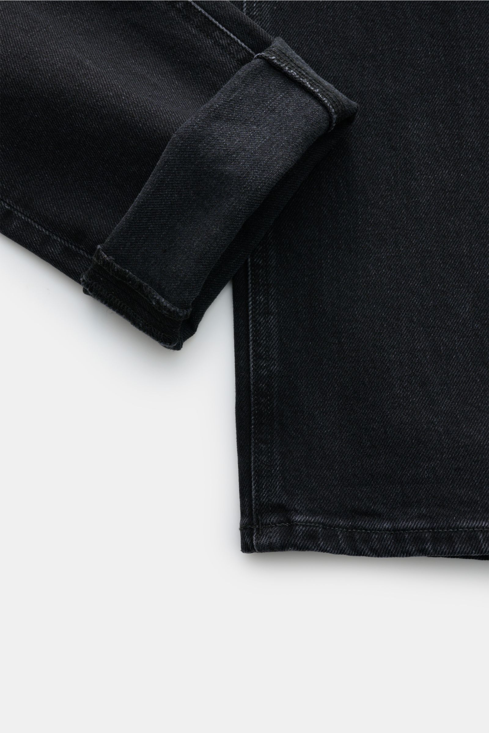 Close-up front-side view of Dondup Jeans 'George' anthrazit showing denim aus Baumwolle, leicht elastische Qualität, leicht griffige Haptik, Skinny Fit (entspricht unserem Extra Slim Fit), schmal geschnittene Wade, niedrige Bundhöhe, Button Fly, Five-Pock