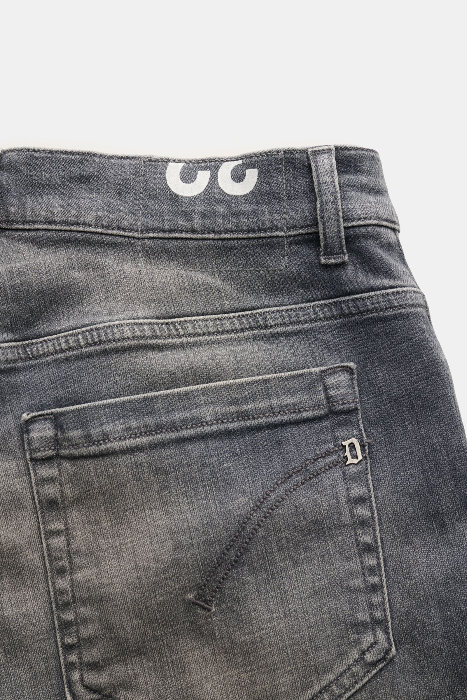 Back view close-up of Dondup Jeans 'George' grau, showing denim aus Baumwolle, elastische Qualität, weicher Griff, Skinny Fit (Extra Slim Fit), schmal geschnittene Wade, niedrige Bundhöhe, Button Fly, Five-Pocket-Stil, paspelierte Münztasche, Gesäßtaschen