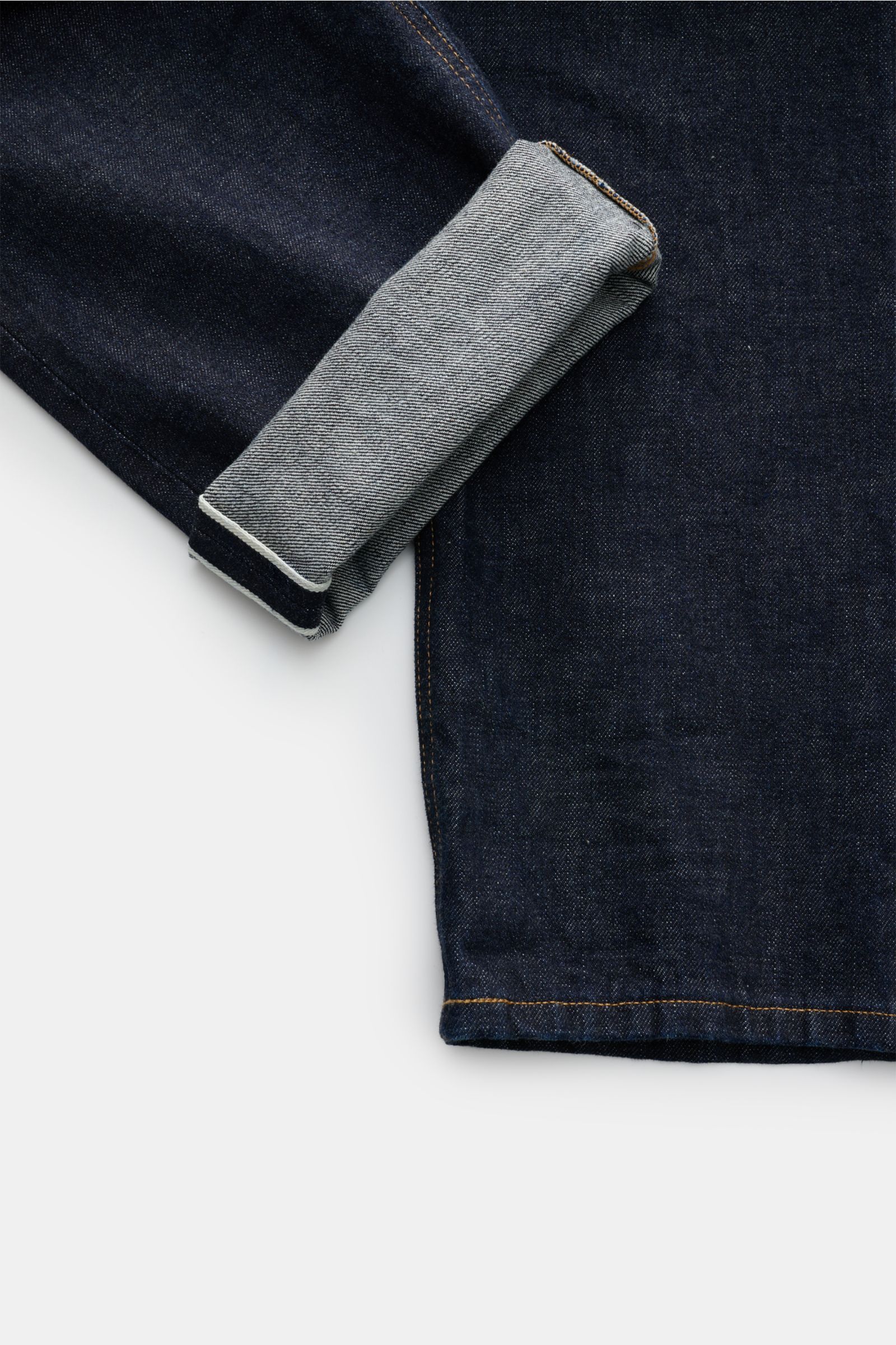 Dondup Jeans 'Bray' dark navy, Detailaufnahme vom Bein mit hochgekrempeltem Saum, Denim aus reiner Baumwolle, Selvedge, Regular Fit, hoher Bund, Button Fly, Five-Pocket-Stil, gerader Schnitt, Metall-Initial, innenliegendes Weblabel, leicht griffige Haptik