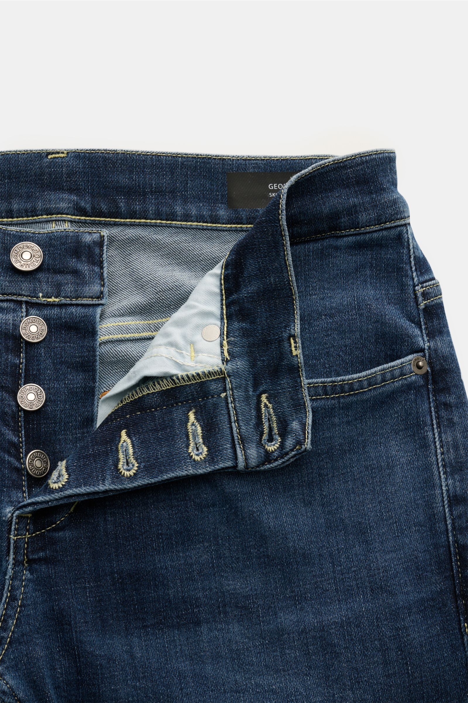 Dondup Jeans 'George' dunkelblau, Denim aus Baumwolle, elastisch, weicher Griff, Skinny Fit, niedrige Bundhöhe, Button Fly, Five-Pocket, Vorderansicht.