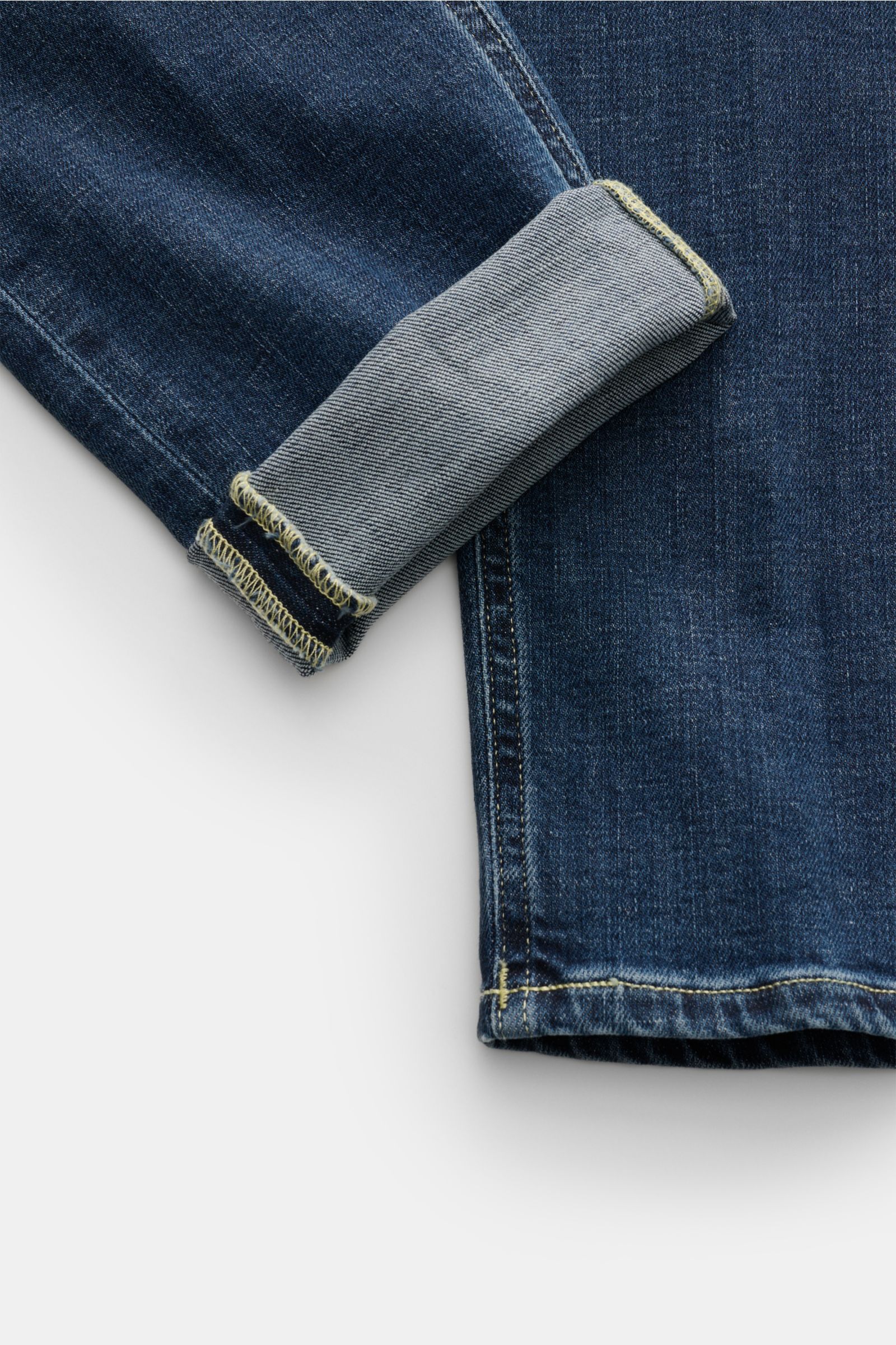 Dondup Jeans 'George' dunkelblau, Detailansicht vom Bein mit umgeschlagenem Saum, Denim aus Baumwolle, elastisch, weich, Skinny Fit, niedriger Bund, Button Fly.