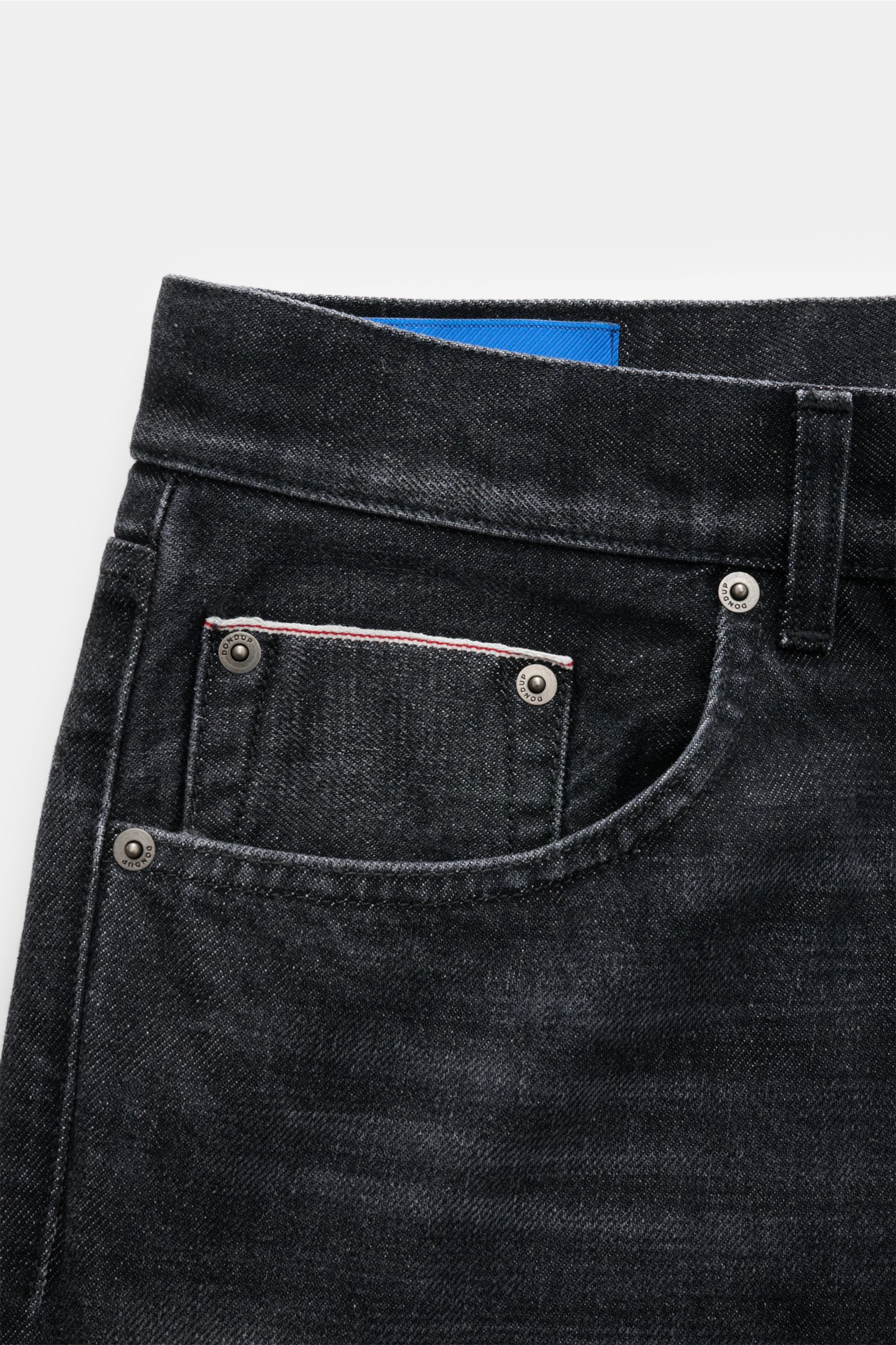 Dondup Jeans 'Bray' dunkelgrau in Nahaufnahme von vorne, Selvedge-Denim, Regular Fit, Used-Waschung, Button Fly, Five-Pocket-Stil, Lederpatch.