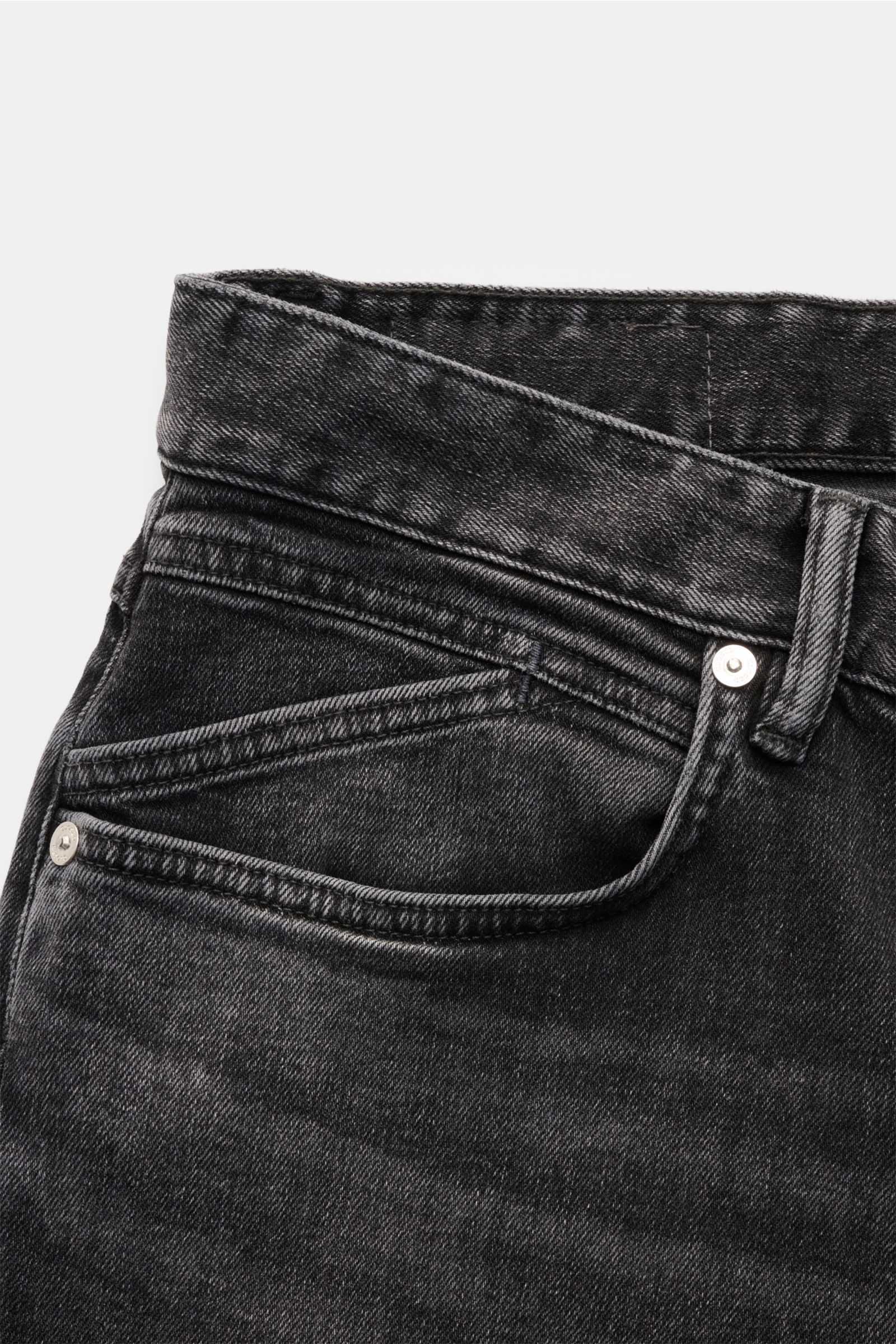 Closed Jeans 'Cooper' anthrazit aus Baumwolle mit leichtem Stretch, Slim Fit, Five-Pocket-Stil, Zip Fly, Ansicht der Fronttasche.